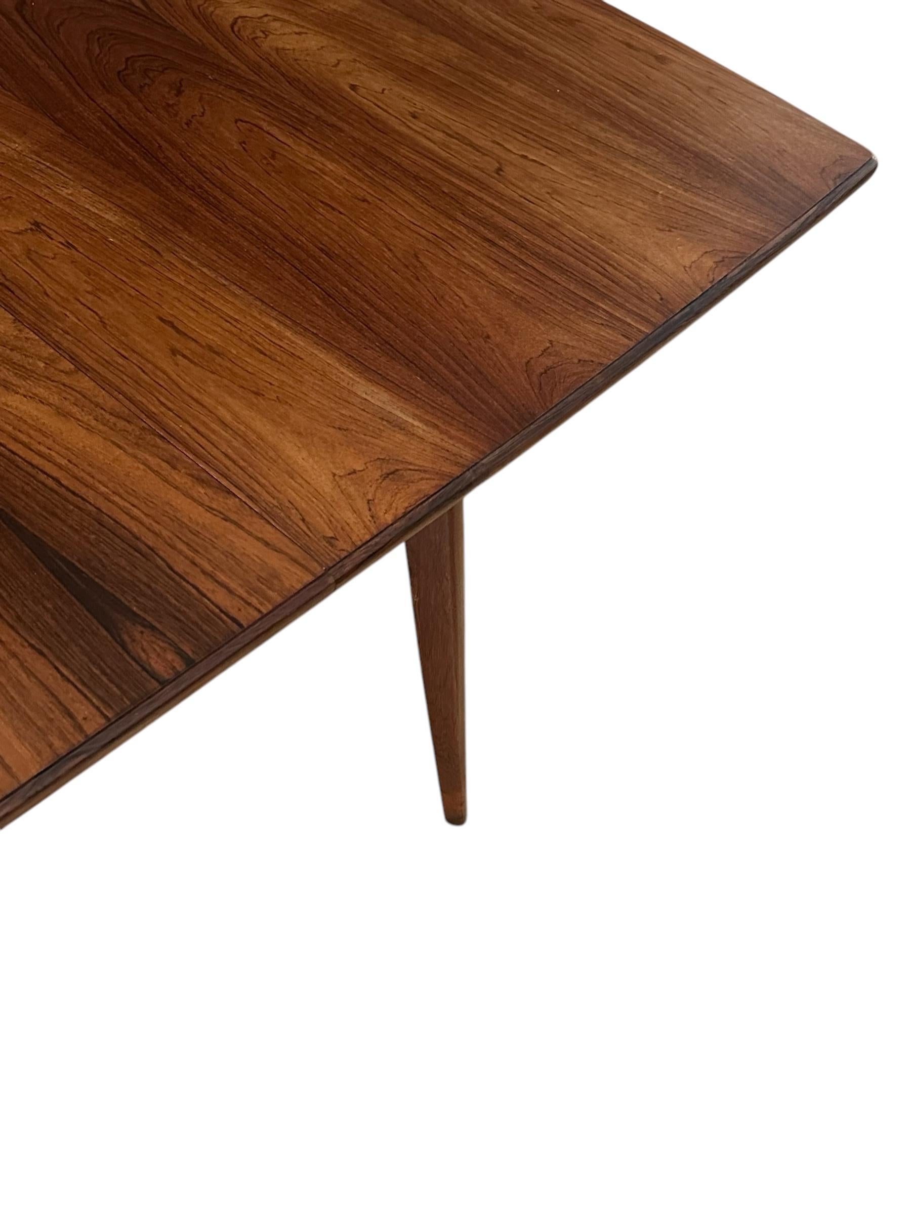 Mesa de Comedor Danesa Moderna de Palisandro Refinada con Dos Hojas en venta 4