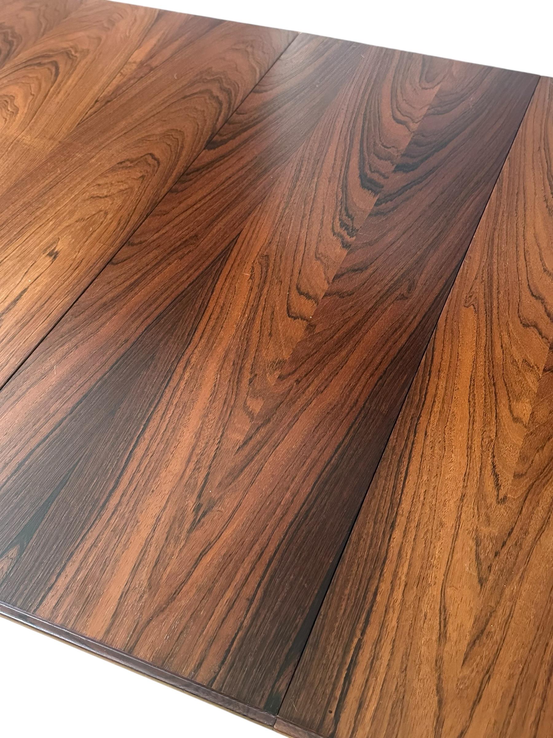 Mesa de Comedor Danesa Moderna de Palisandro Refinada con Dos Hojas en venta 6