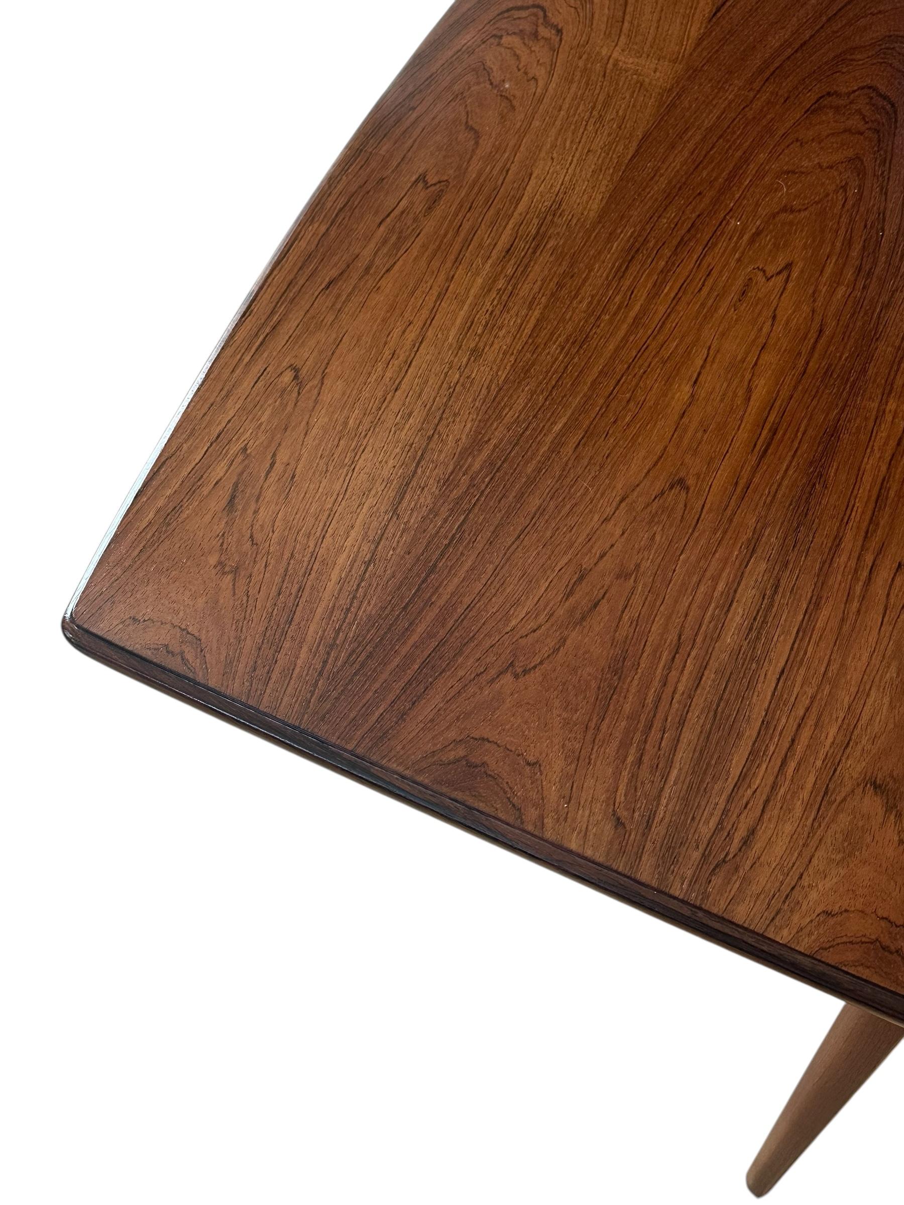 Mesa de Comedor Danesa Moderna de Palisandro Refinada con Dos Hojas en venta 8
