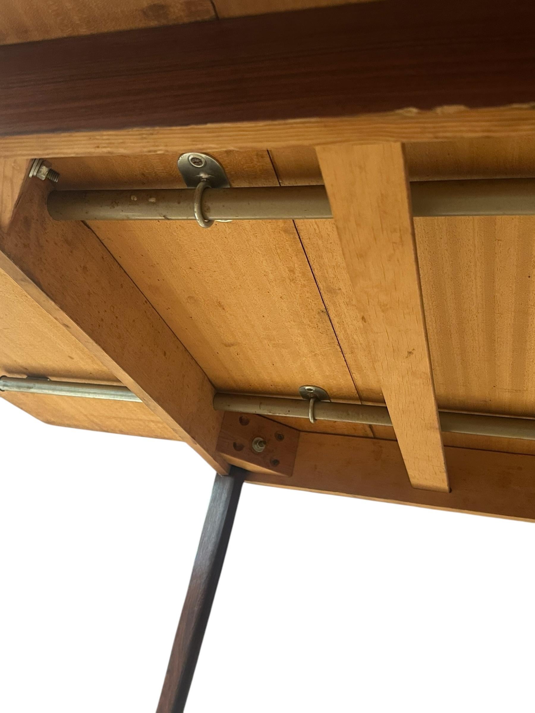 Mesa de Comedor Danesa Moderna de Palisandro Refinada con Dos Hojas en venta 12