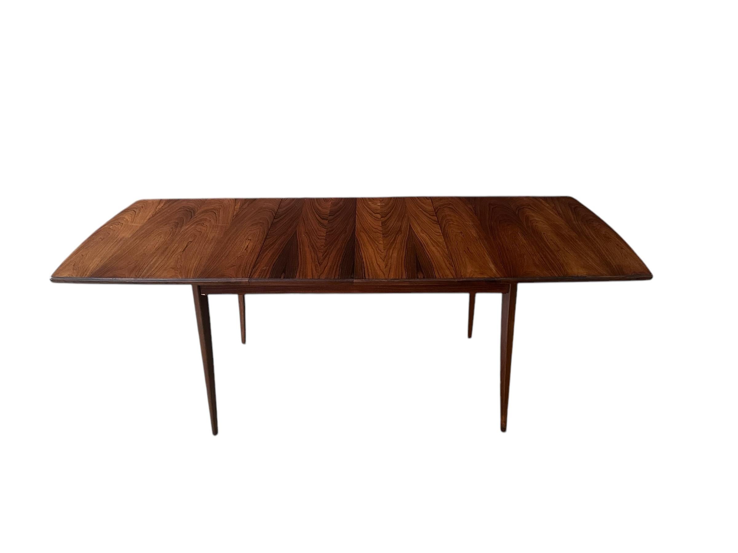 Mesa de Comedor Danesa Moderna de Palisandro Refinada con Dos Hojas en venta 13