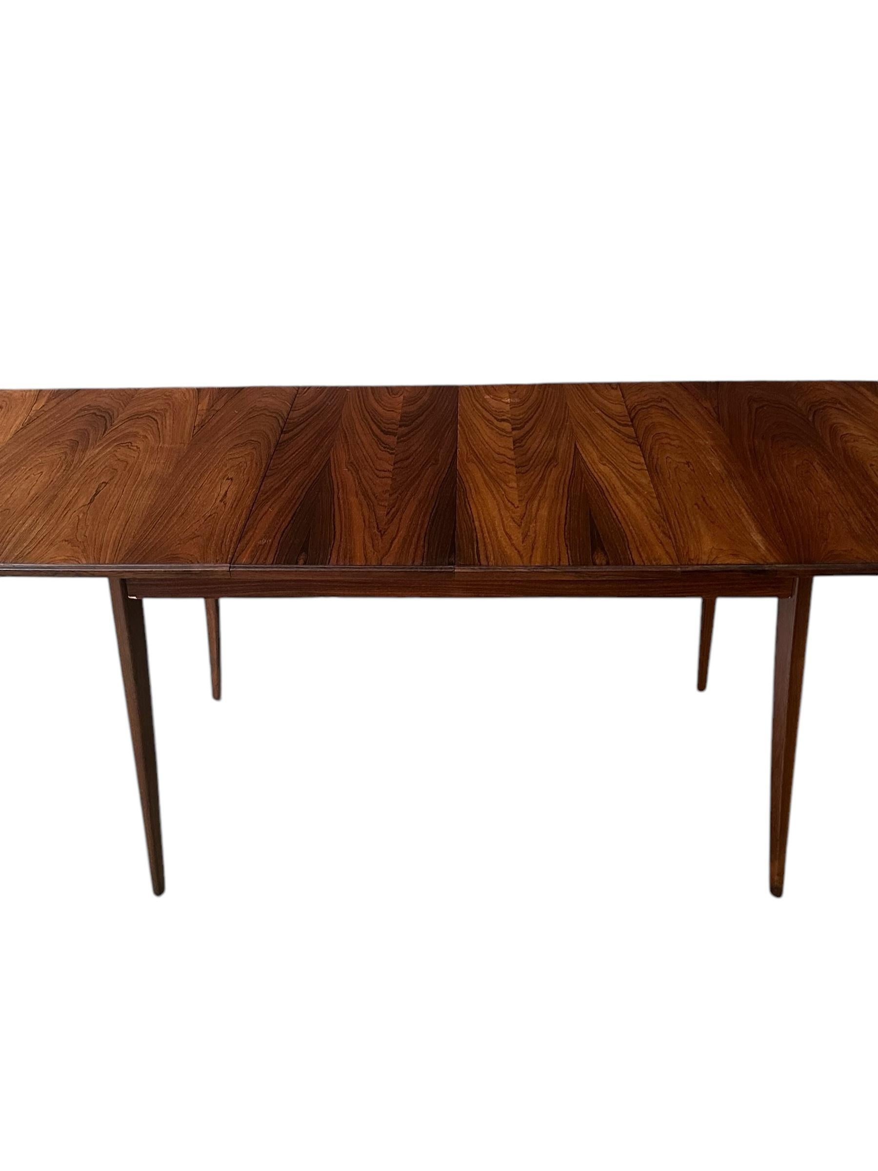 Mesa de Comedor Danesa Moderna de Palisandro Refinada con Dos Hojas Escandinavo moderno en venta