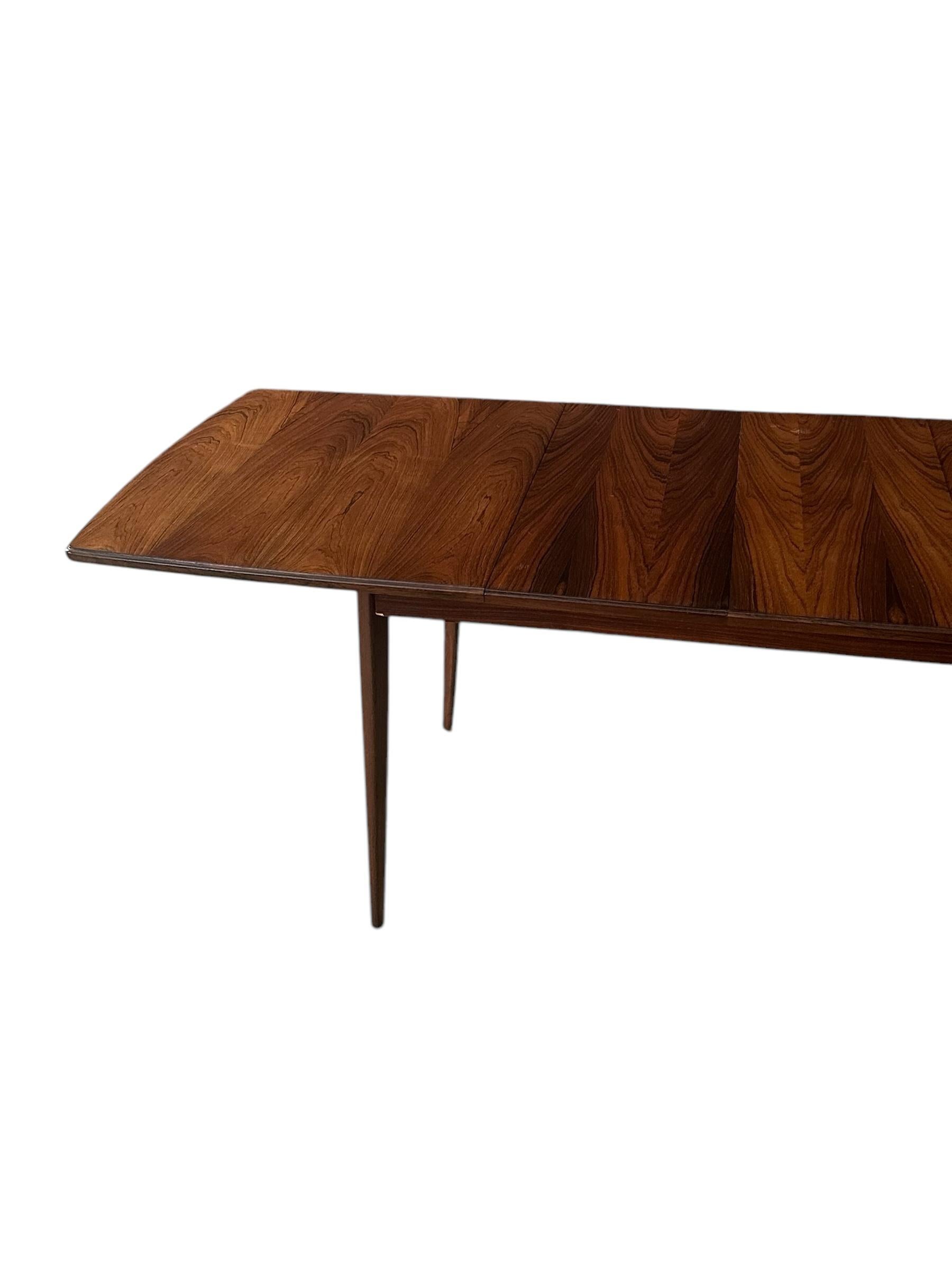 Mesa de Comedor Danesa Moderna de Palisandro Refinada con Dos Hojas Europeo en venta