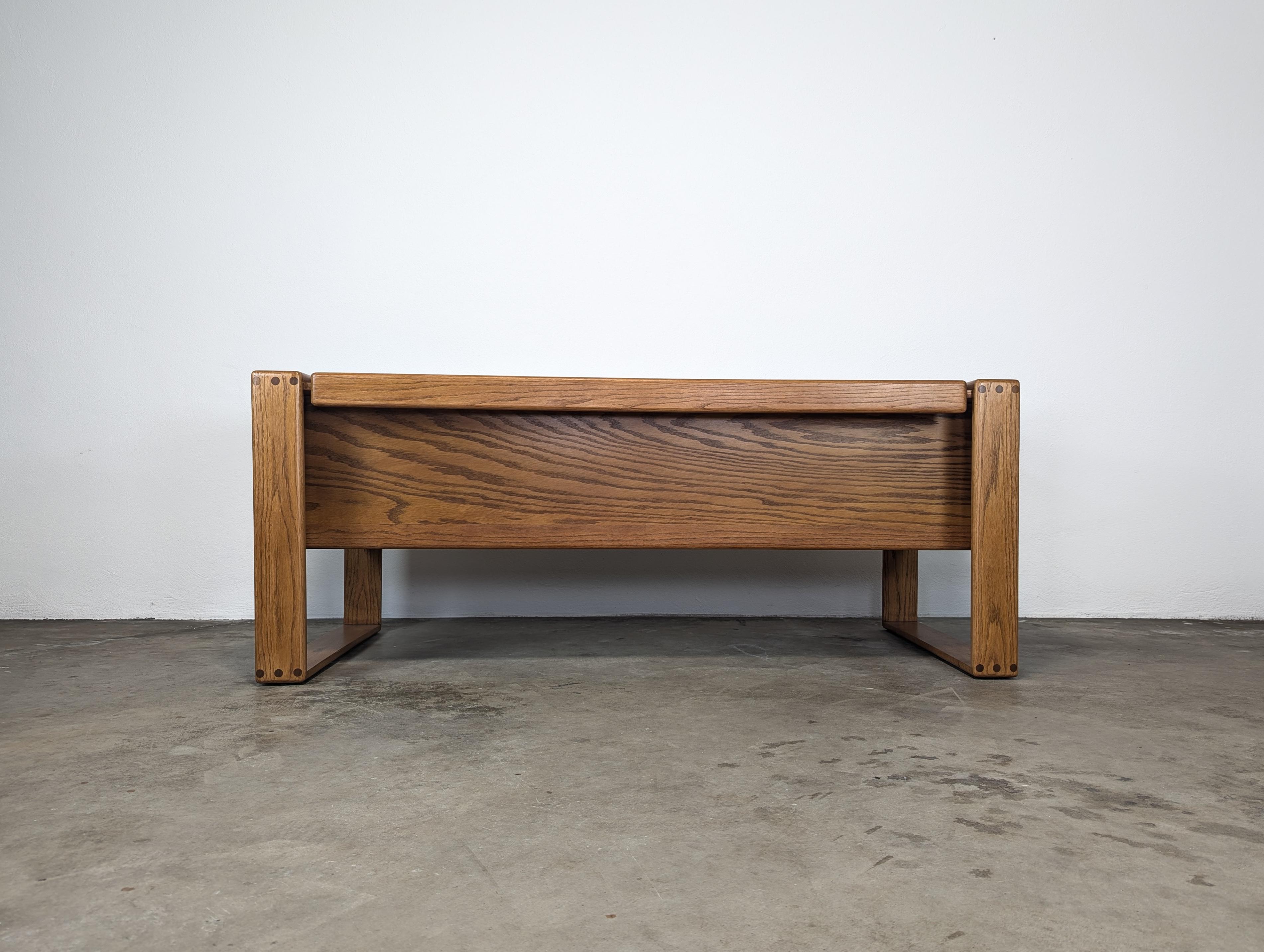 Refinished Lou Hodges Handcrafted Oak Desk for California Design Group, c1970s In Excellent Condition In Chino Hills, CA