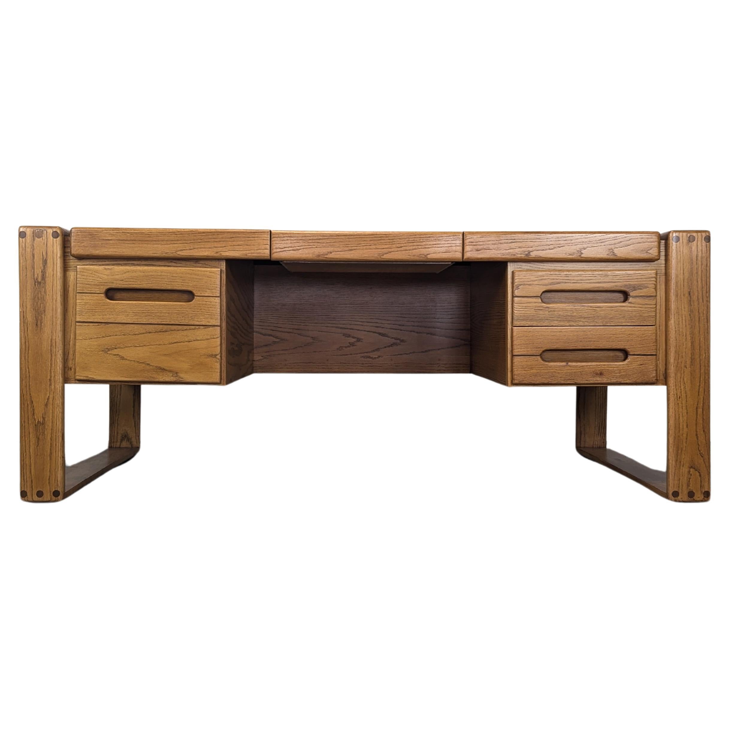 Escritorio de roble hecho a mano por Lou Hodges para California Design Group, c1970s