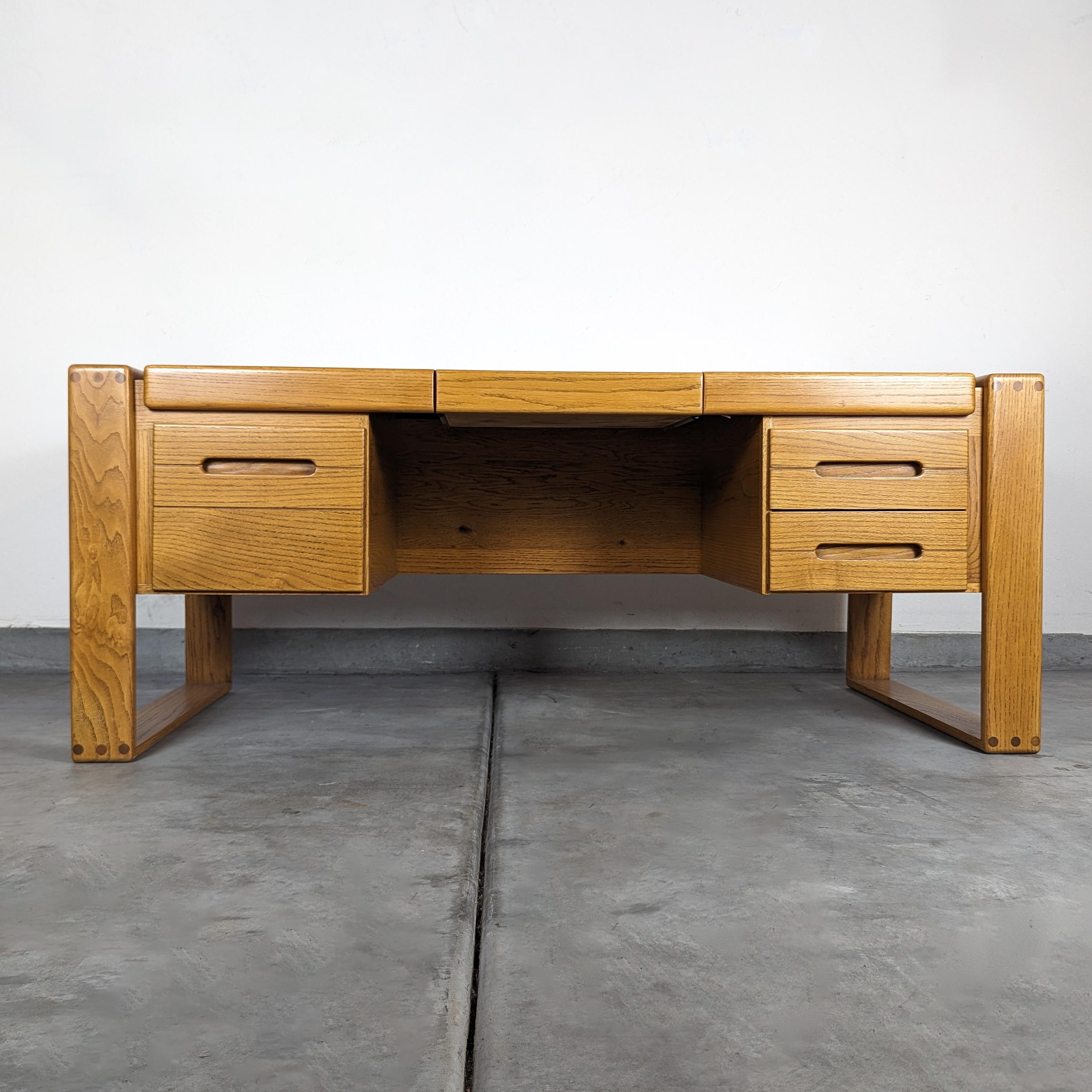 Mid-Century Modern Refinished Lou Hodges Handcrafted Oak Desk for California Design Group, c1980s For Sale