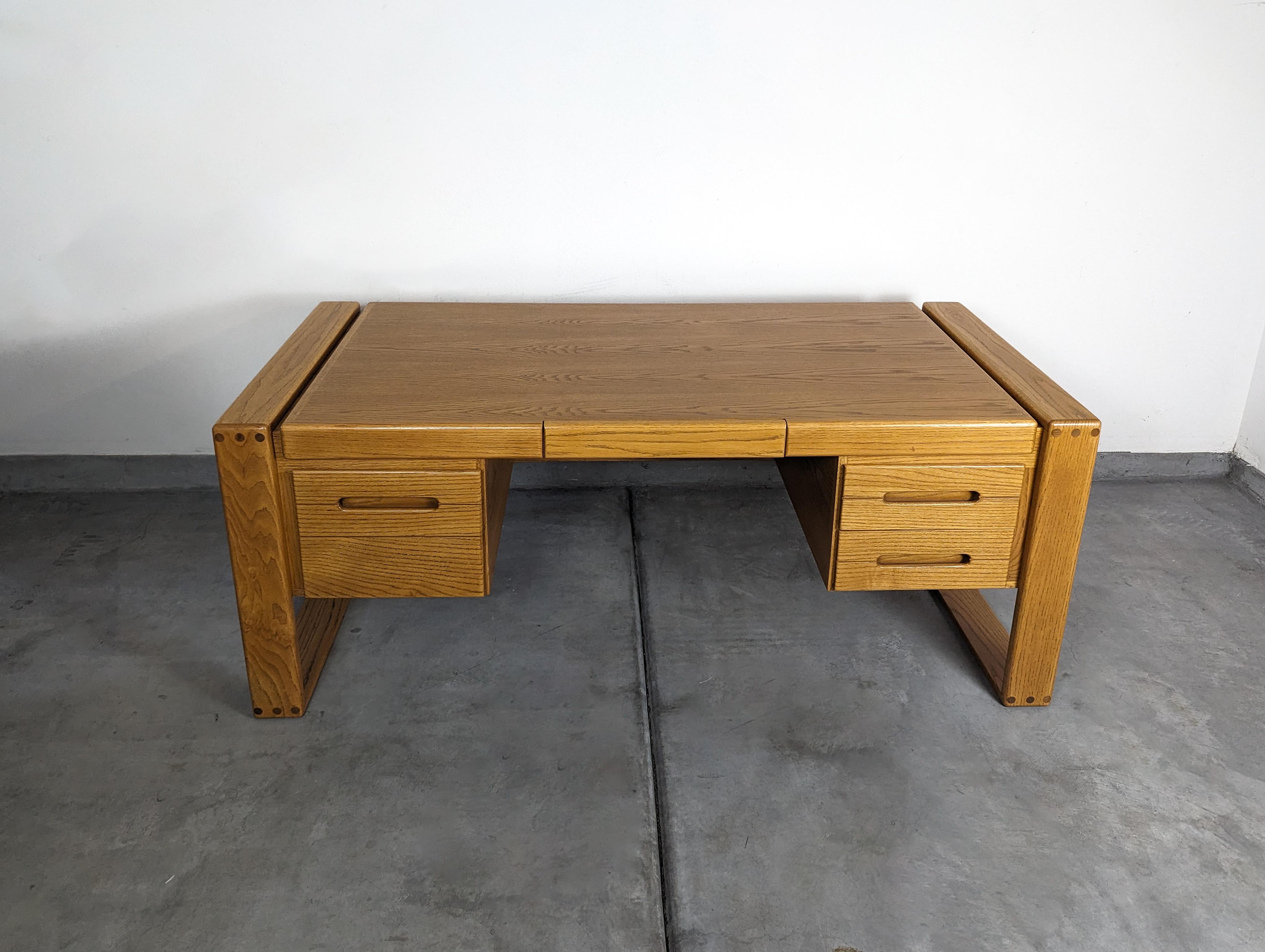 American Refinished Lou Hodges Handcrafted Oak Desk for California Design Group, c1980s For Sale