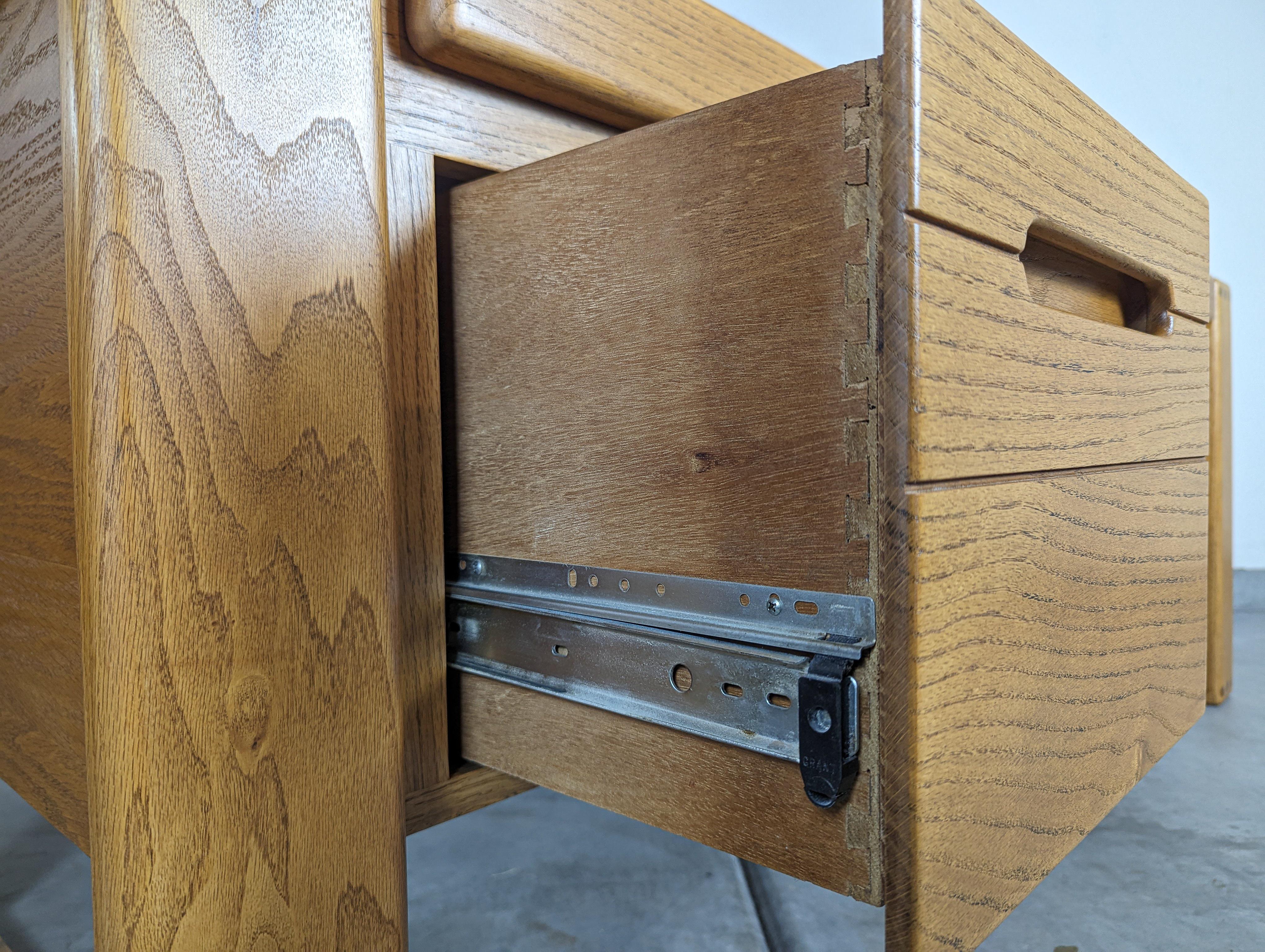 Refinished Lou Hodges Handcrafted Oak Desk for California Design Group, c1980s For Sale 1