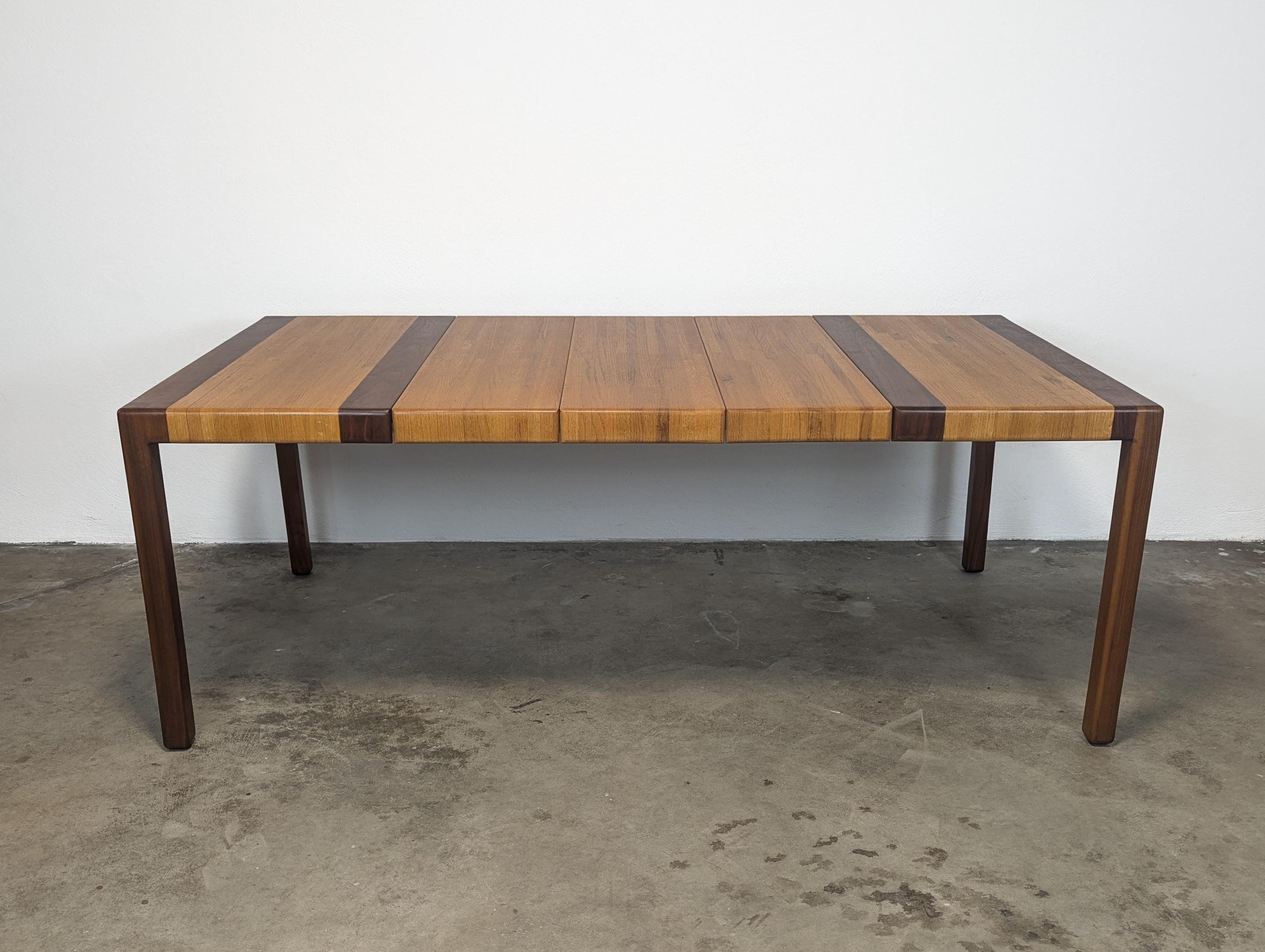 Nord-américain Table de salle à manger Lou Hodges restaurée à la main pour California Design Group en vente