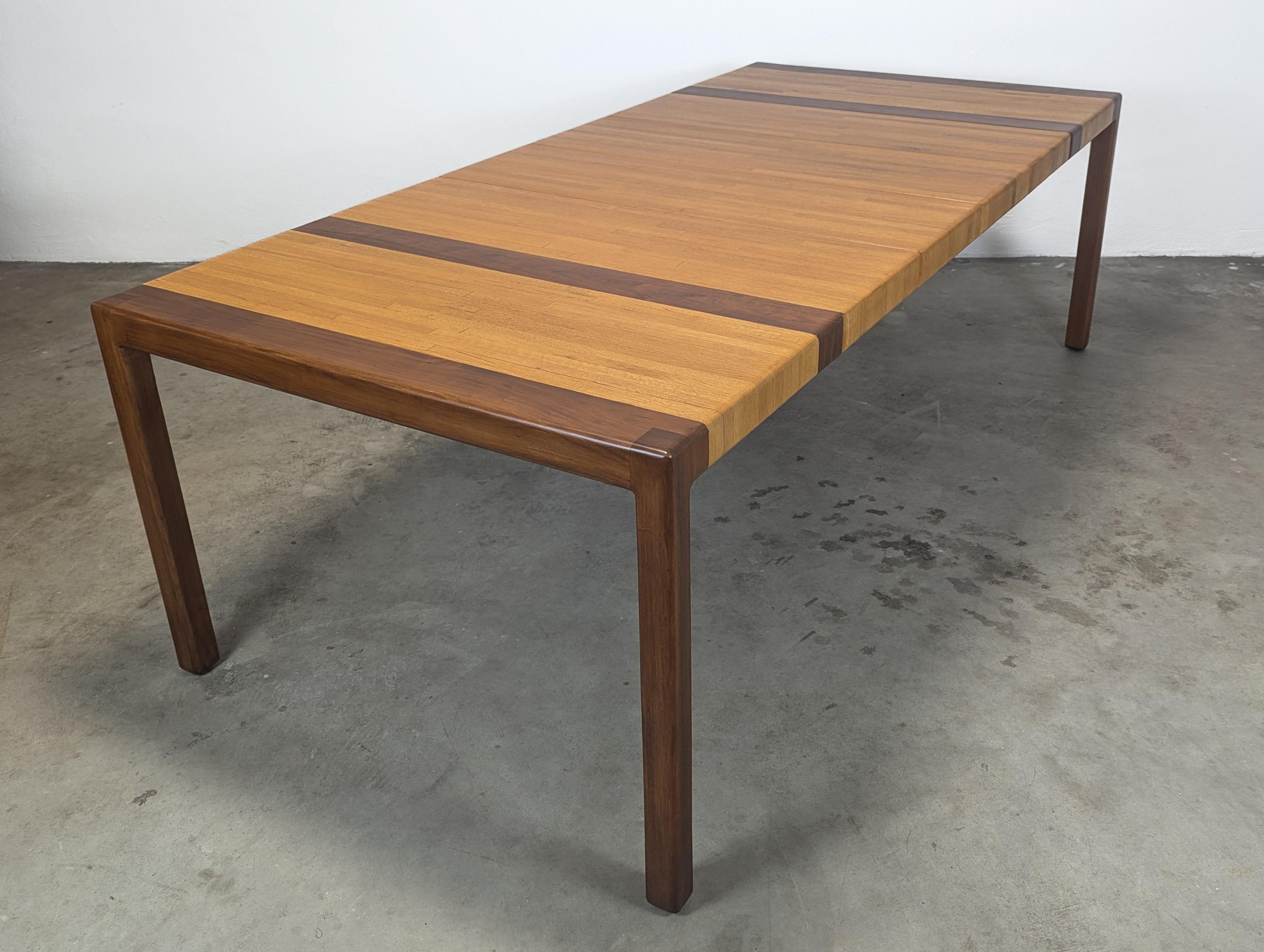 Table de salle à manger Lou Hodges restaurée à la main pour California Design Group en vente 1