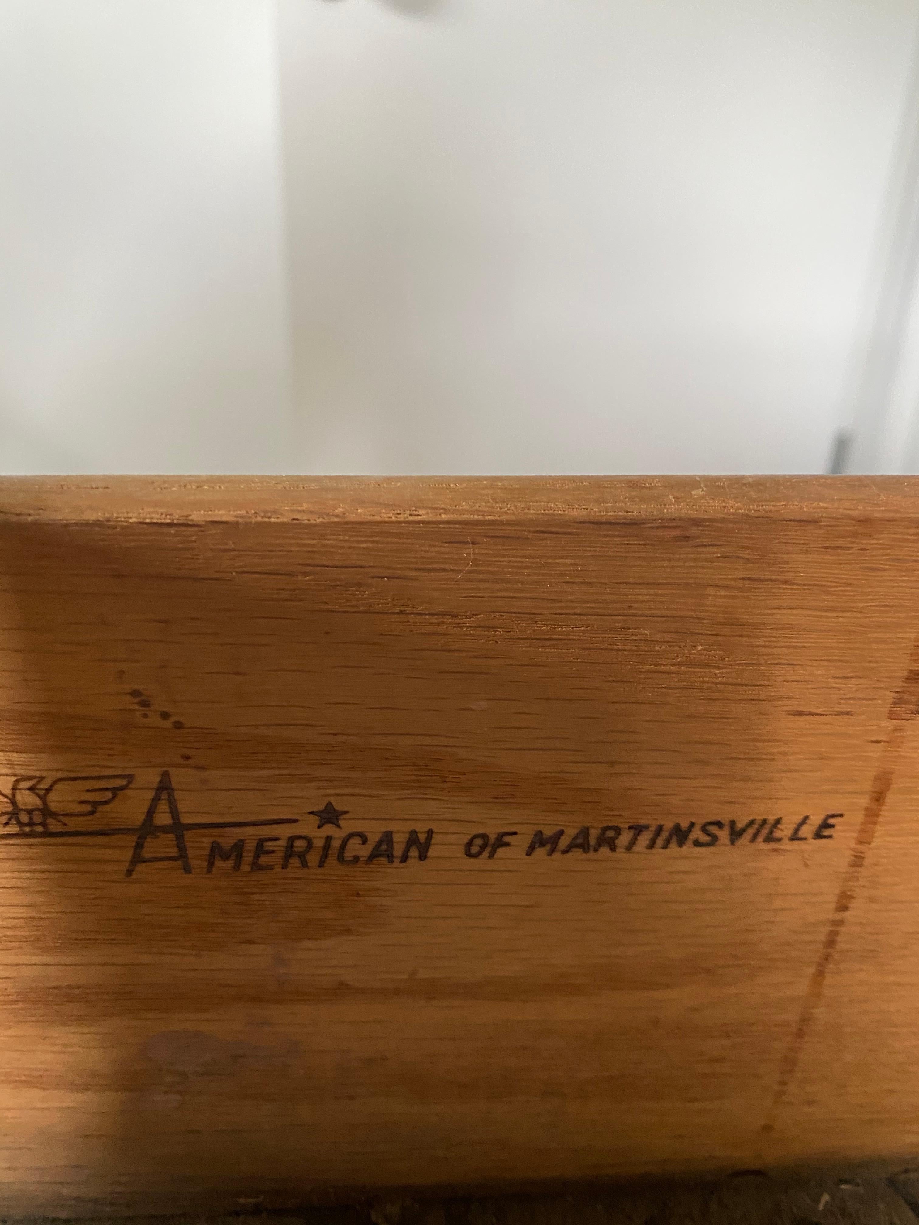 Commode basse Mcm American of Martinsville restaurée en vente 7