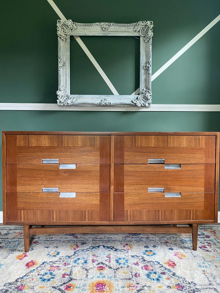 Beautifully refinished mid-century modern American of Martinsville low-boy dresser. This dresser includes 6 drawers with aluminum pulls with amazing wood grain. The dresser now shows off its beautiful legs and and top as well. This beautiful piece