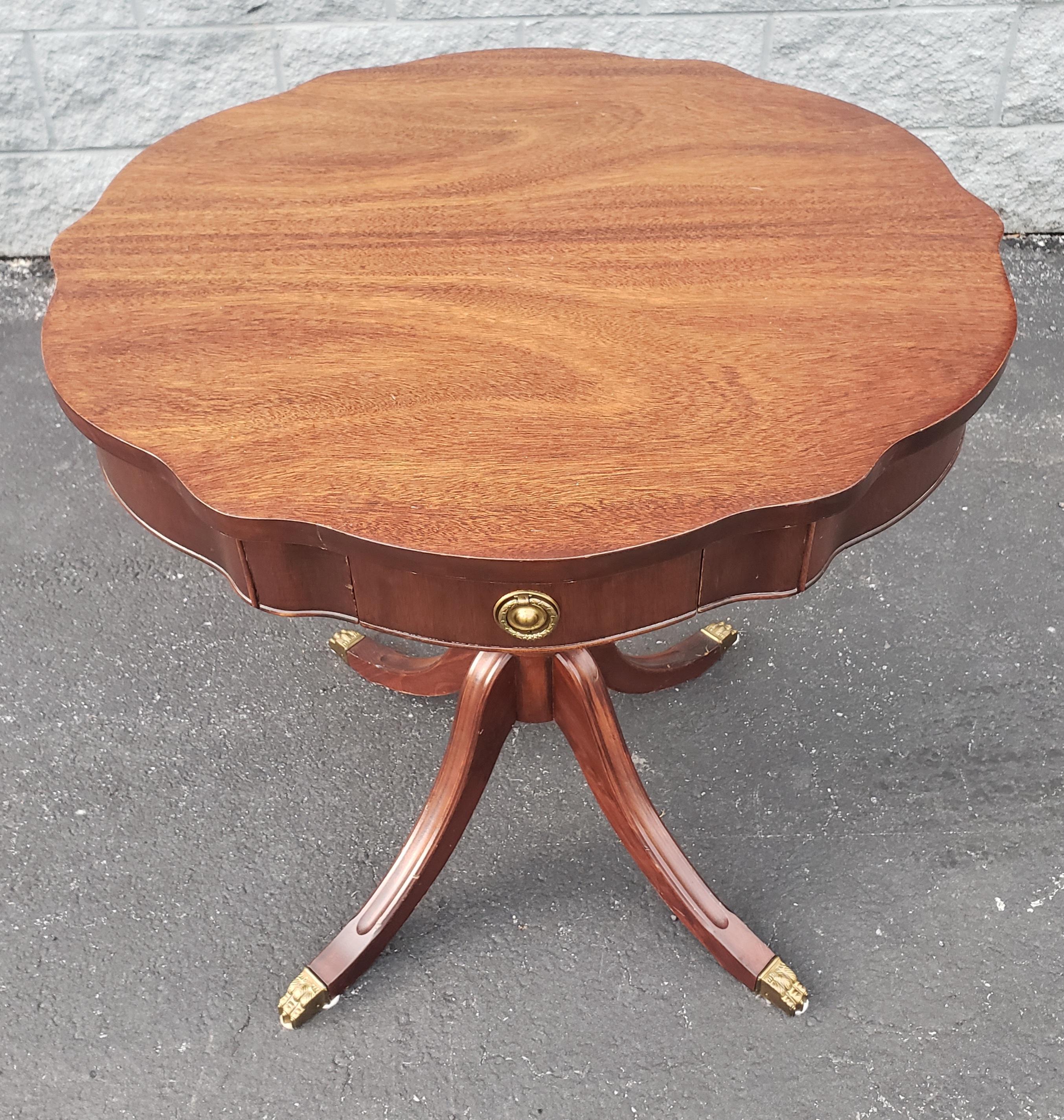 A beautifully refinished Mahogany Single Drawer quadpod pedestal drum table. Great condition.
Measures 28
