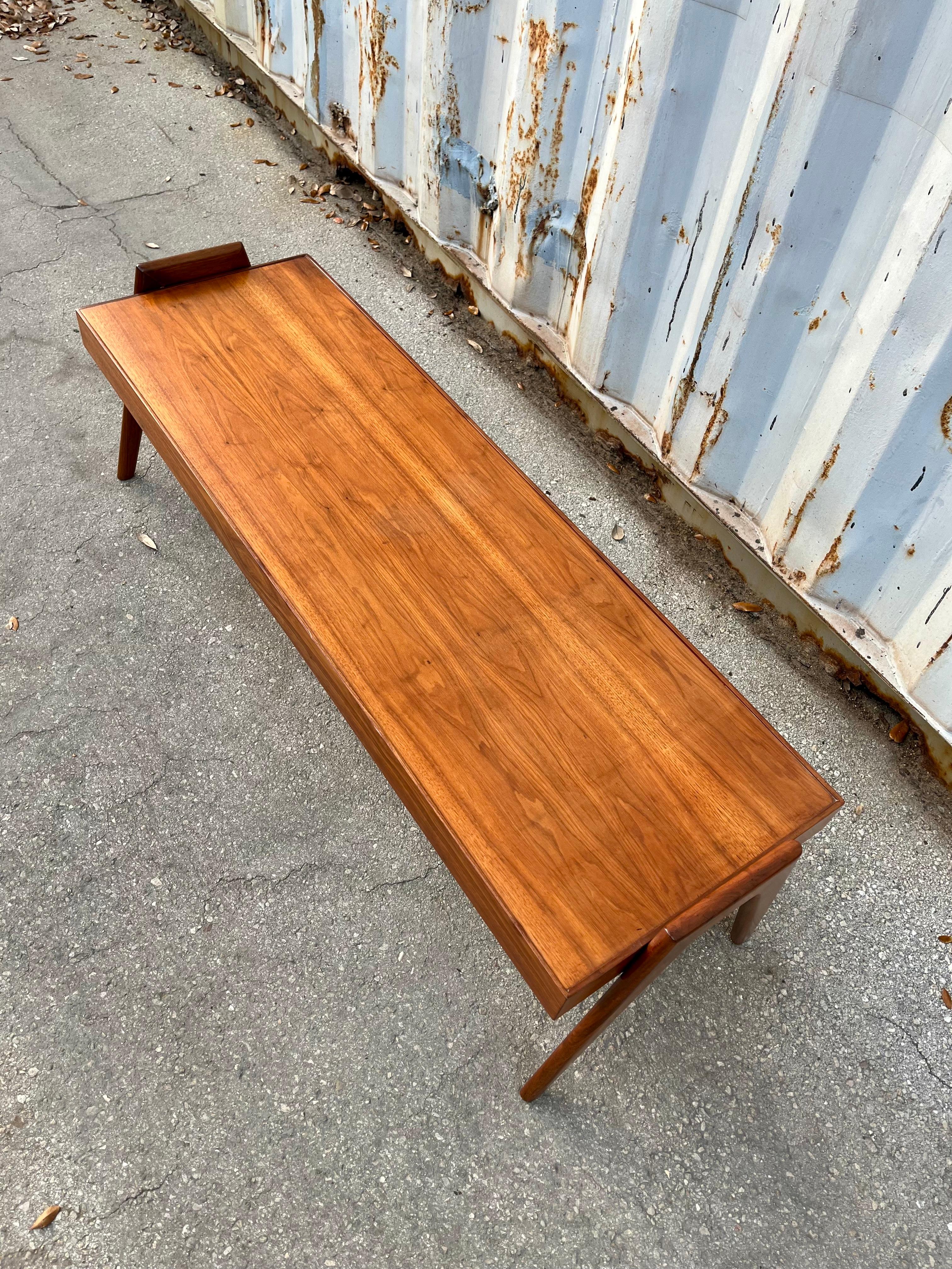 Milieu du XXe siècle Table basse moderne du milieu du siècle dernier, restaurée par Otmar de Cincinnati C 1960s en vente