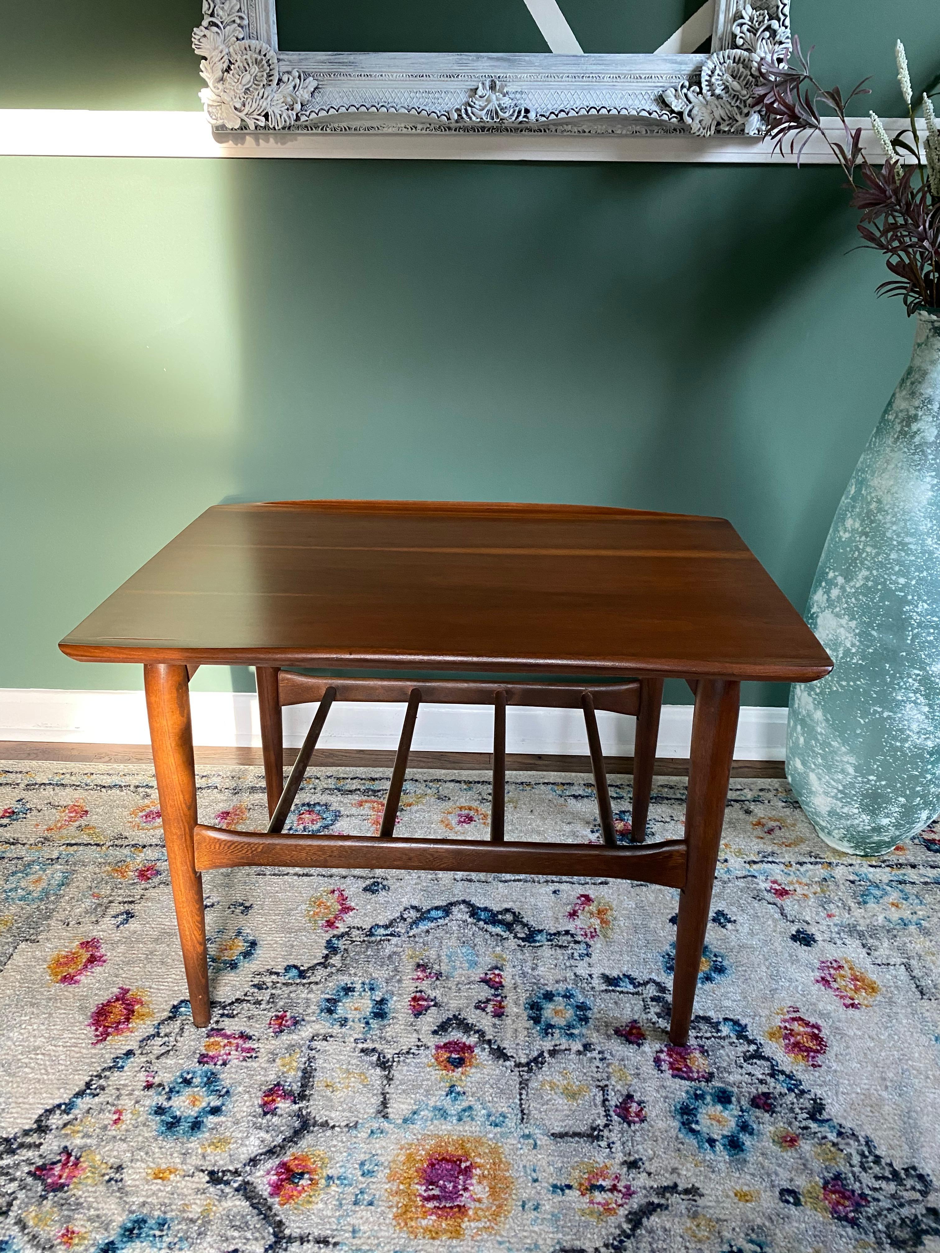 Refinished Mid-Century Modern Danish End Table with Lip by Bassett In Good Condition For Sale In Medina, OH