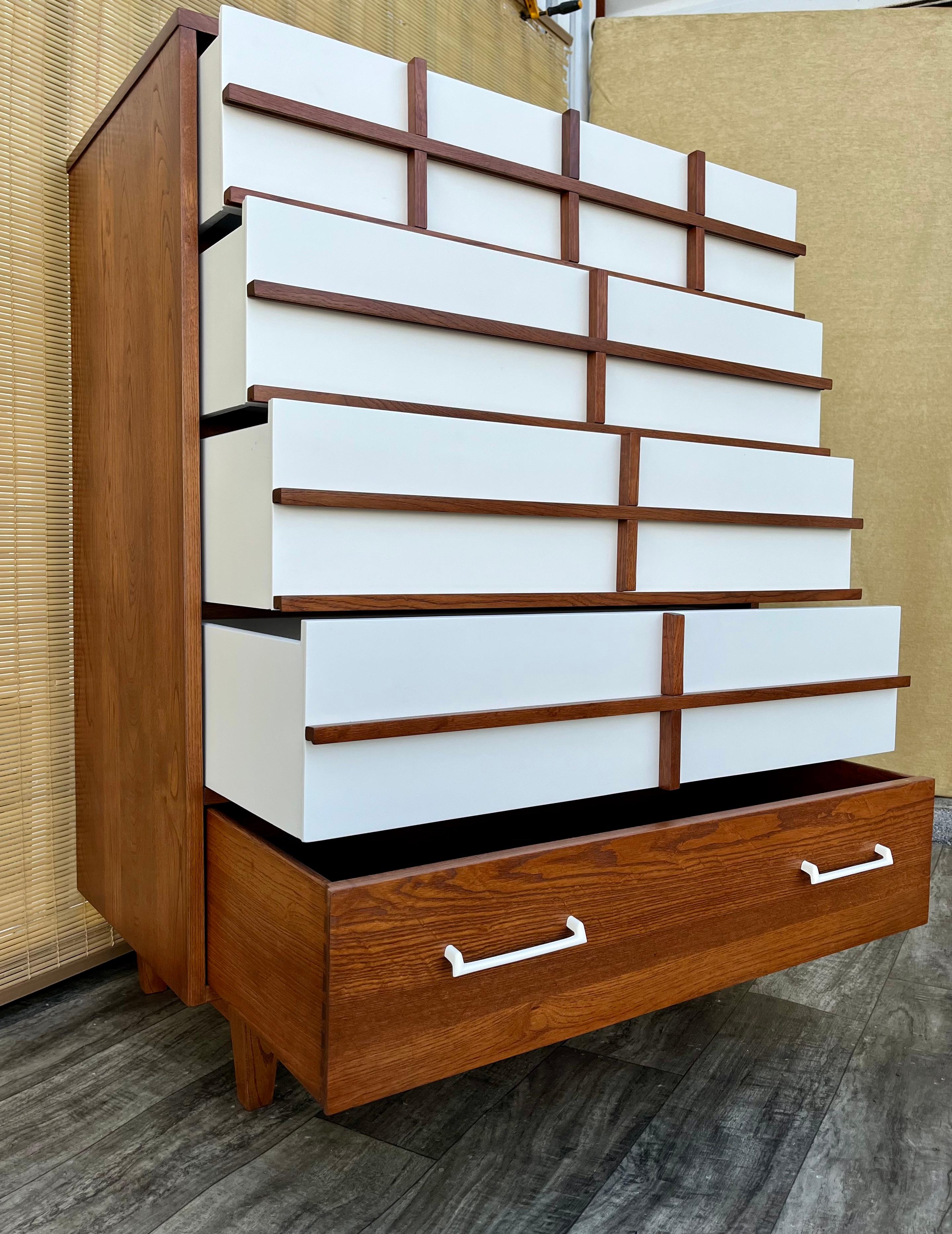 Comò Highboy di Royal Palm Furniture, rifinito in stile Mid-Century Modern. A.I.C. in vendita 4