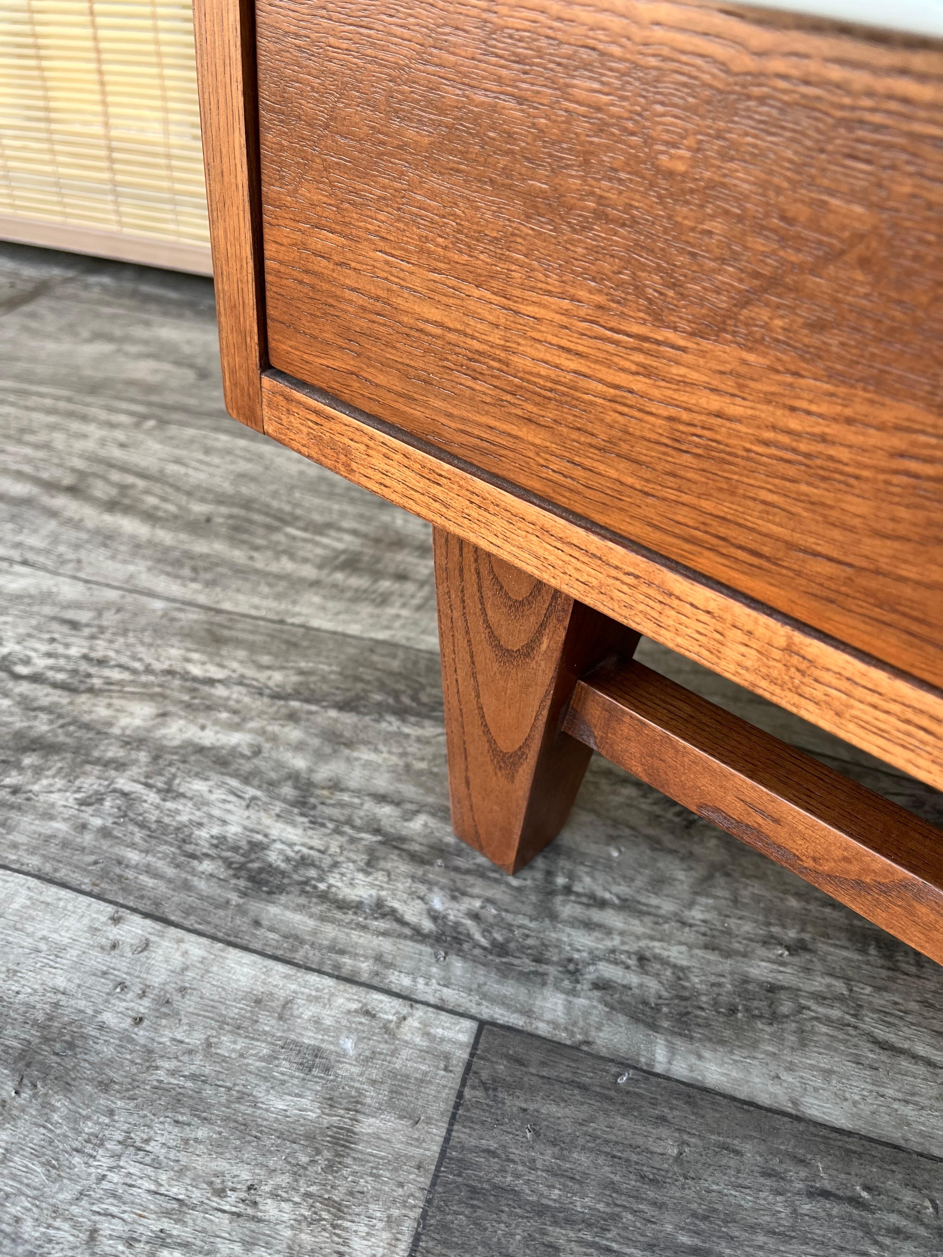 Comò Highboy di Royal Palm Furniture, rifinito in stile Mid-Century Modern. A.I.C. in vendita 10