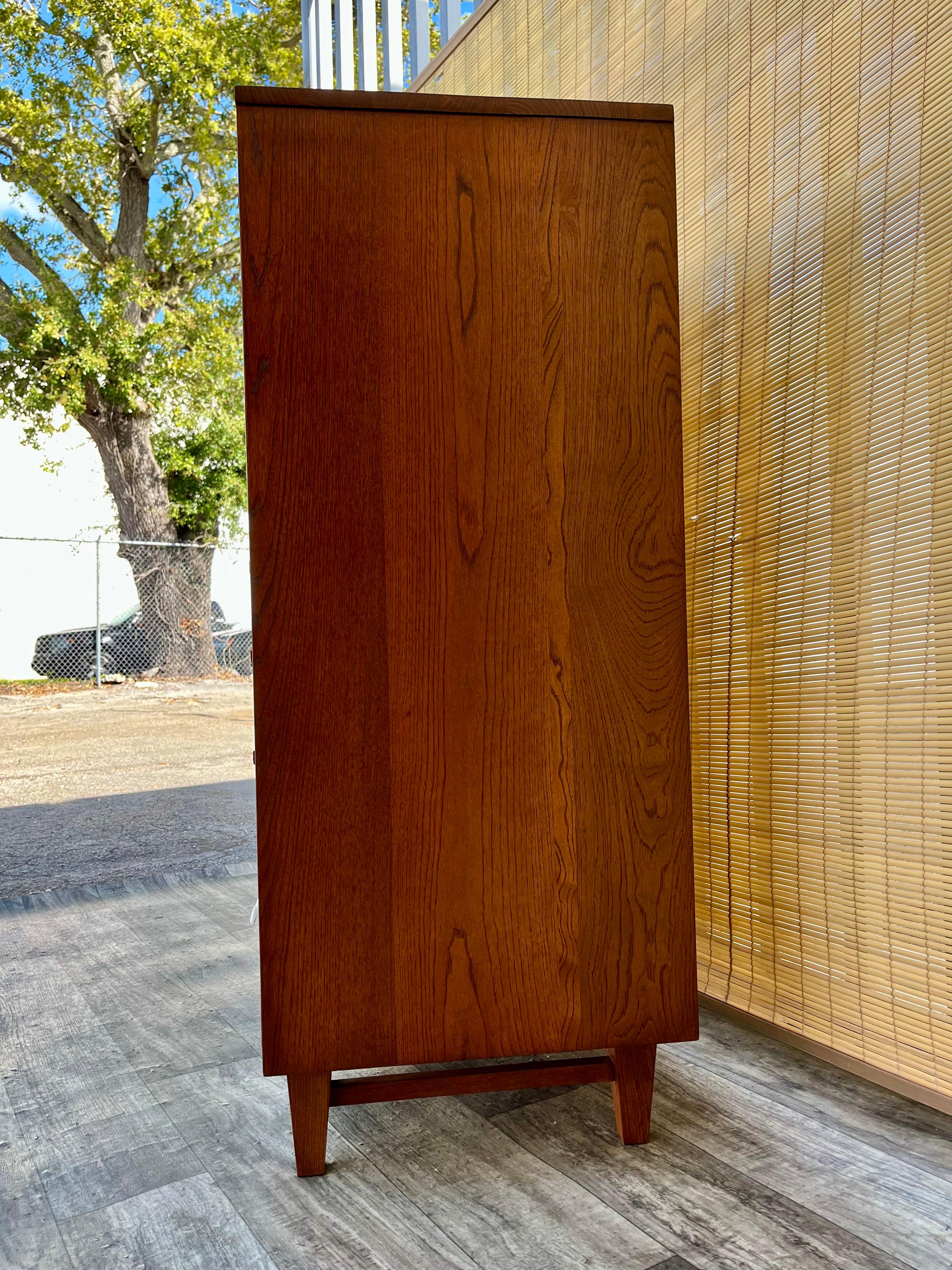 Comò Highboy di Royal Palm Furniture, rifinito in stile Mid-Century Modern. A.I.C. in vendita 1