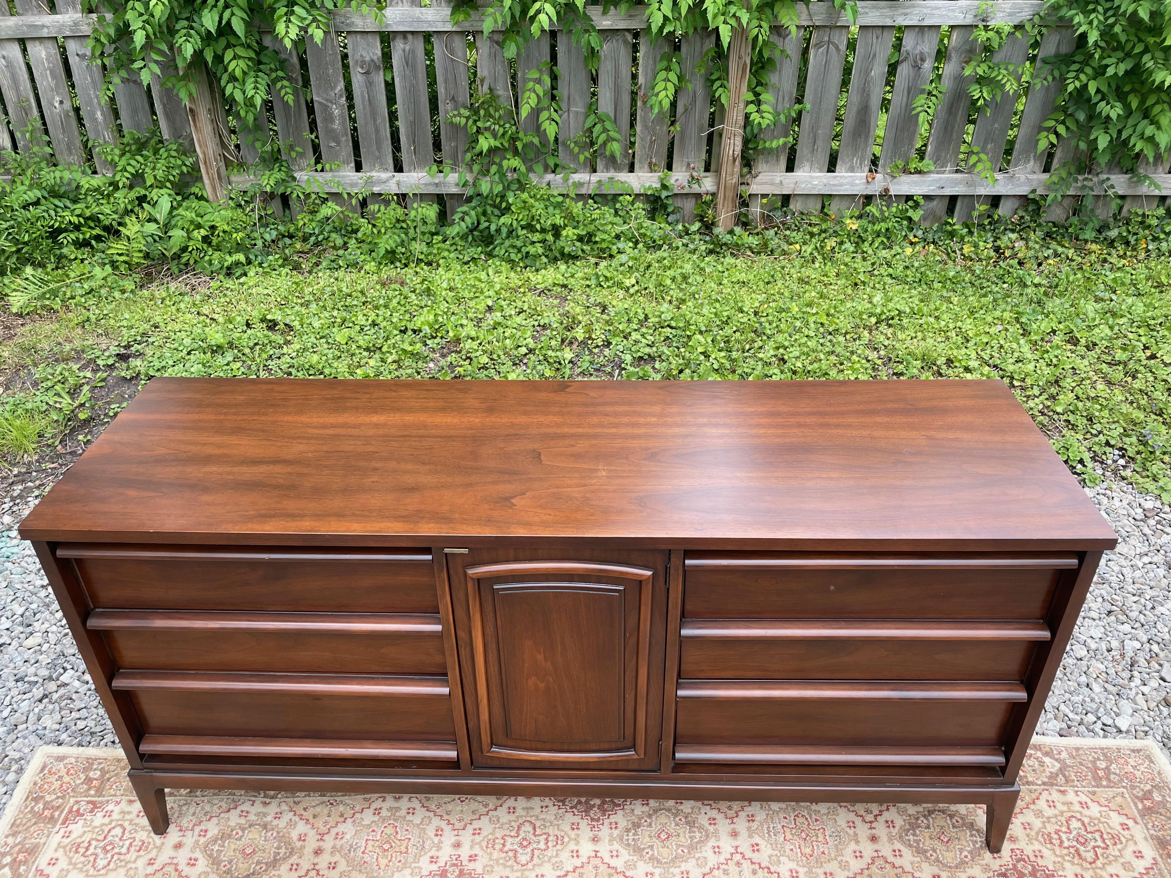 Beautifully refinished Mid-Century Modern walnut dresser with 8 large drawers and 3 small drawers in the middle. Perfect as a dresser or even a credenza in your beautiful home!

Drawer measurements:

Left and right drawers:
22