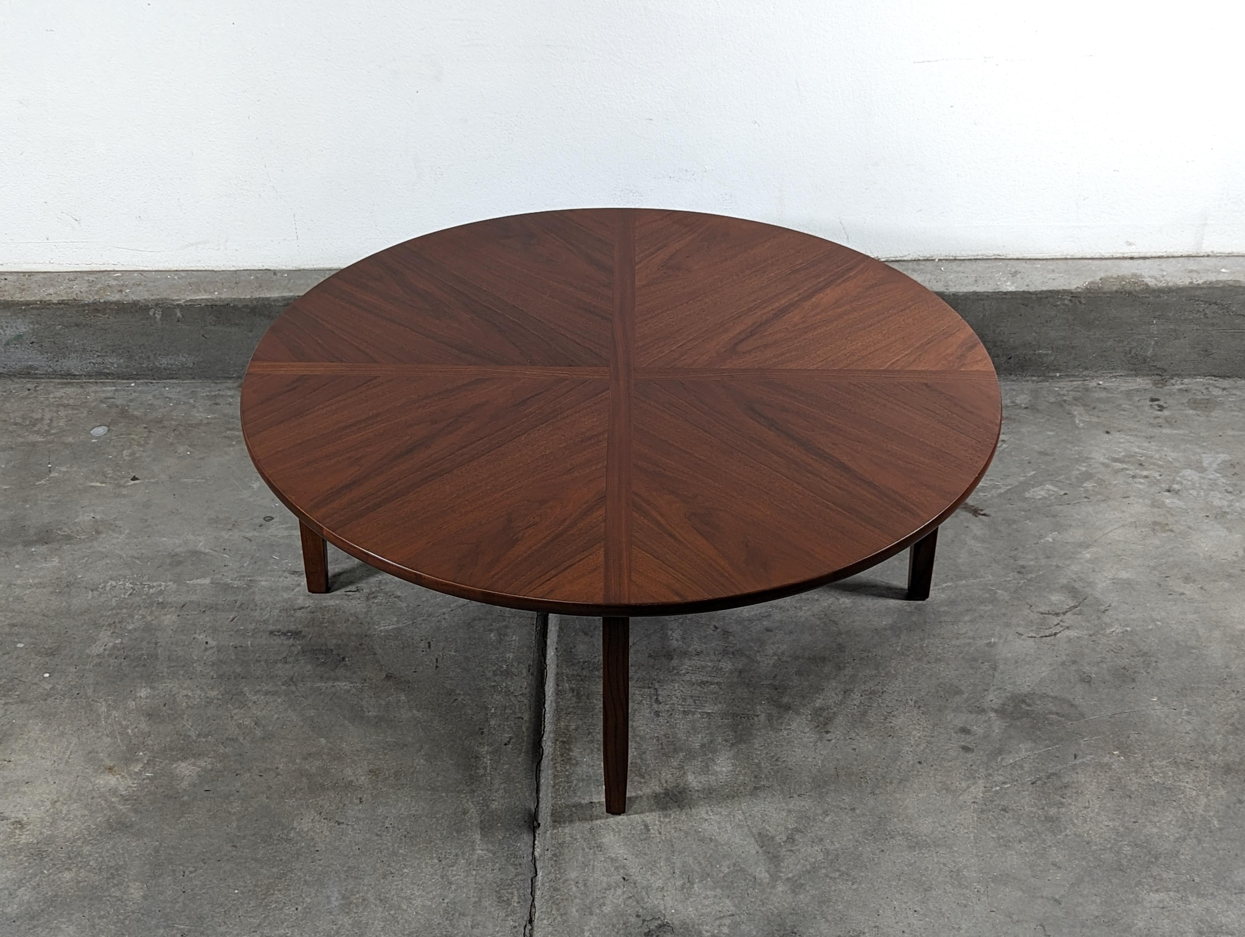 Refinished Mid Century Modern Walnut & Oak Coffee Table, c1960s For Sale 2