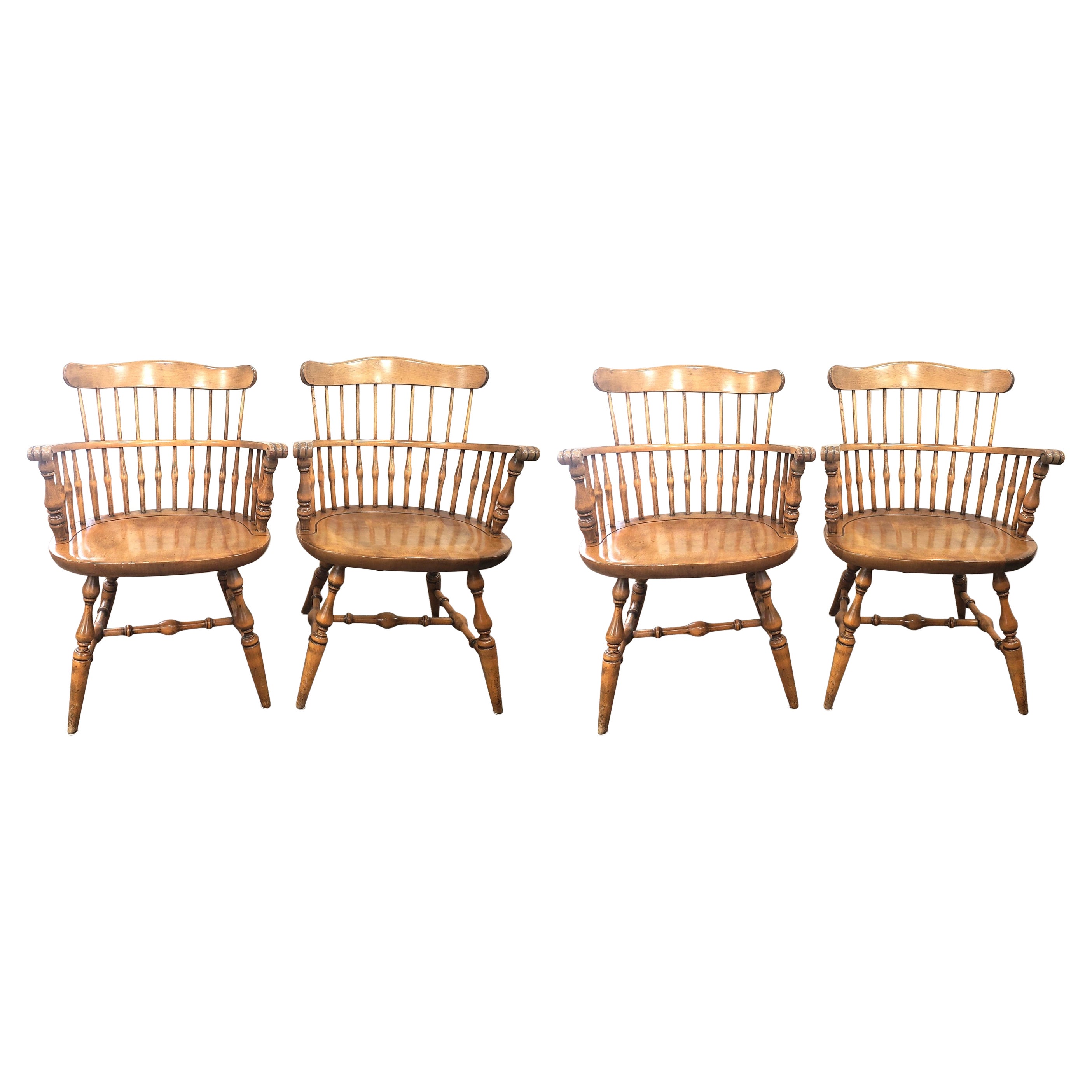 Sillón Windsor de arce con respaldo de peine Nichols and Stone, acabado en venta