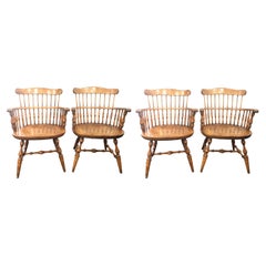 Sillón Windsor de arce con respaldo de peine Nichols and Stone, acabado