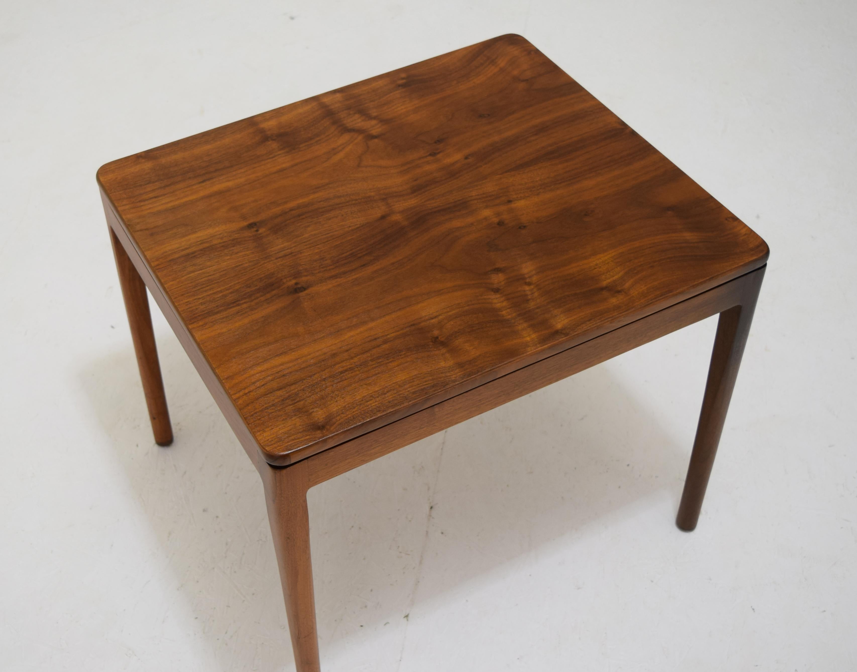 Mid-Century Modern Refinished Set of 3 Nesting Tables in Walnut by Drexel