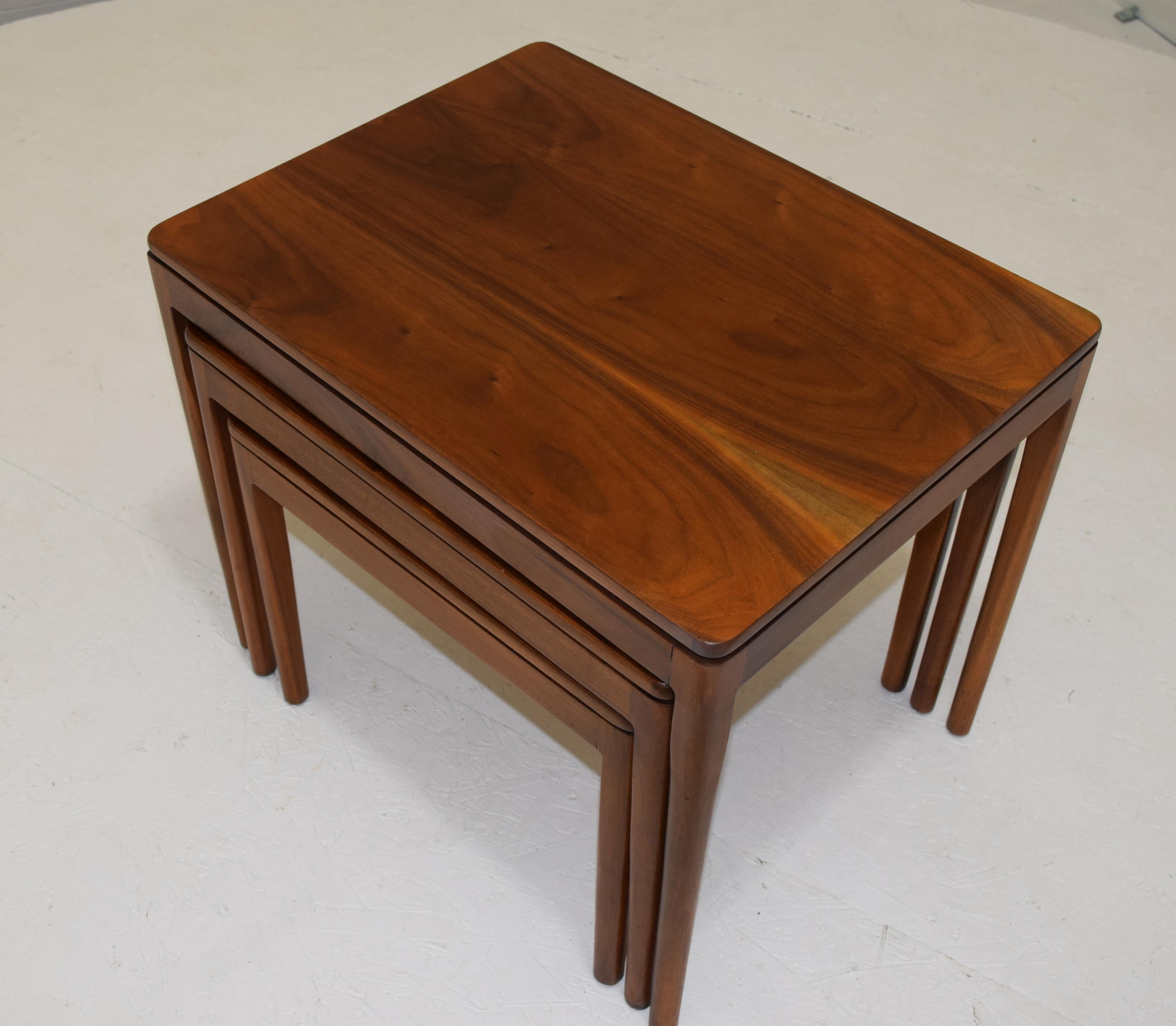Mid-20th Century Refinished Set of 3 Nesting Tables in Walnut by Drexel