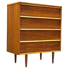 Commode Tallboy en noyer rehaussé