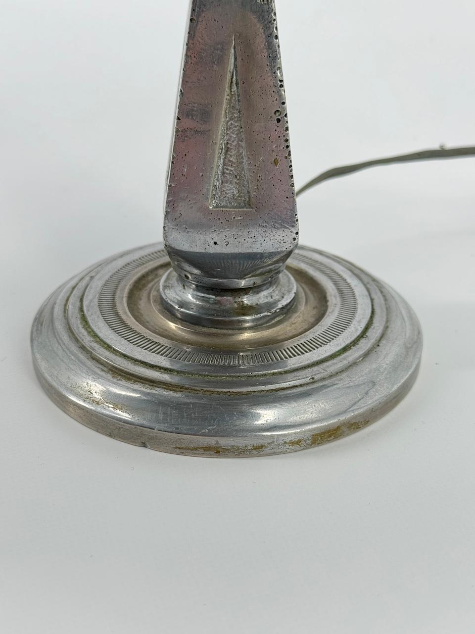 Lámpara de sobremesa Art Déco de cristal prismático holófano y metal un par disponible Metal en venta