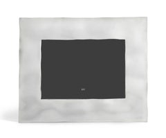 Reflektiver Fotorahmen aus hochwertig vernickeltem Blech, mittelgroßes Modell.