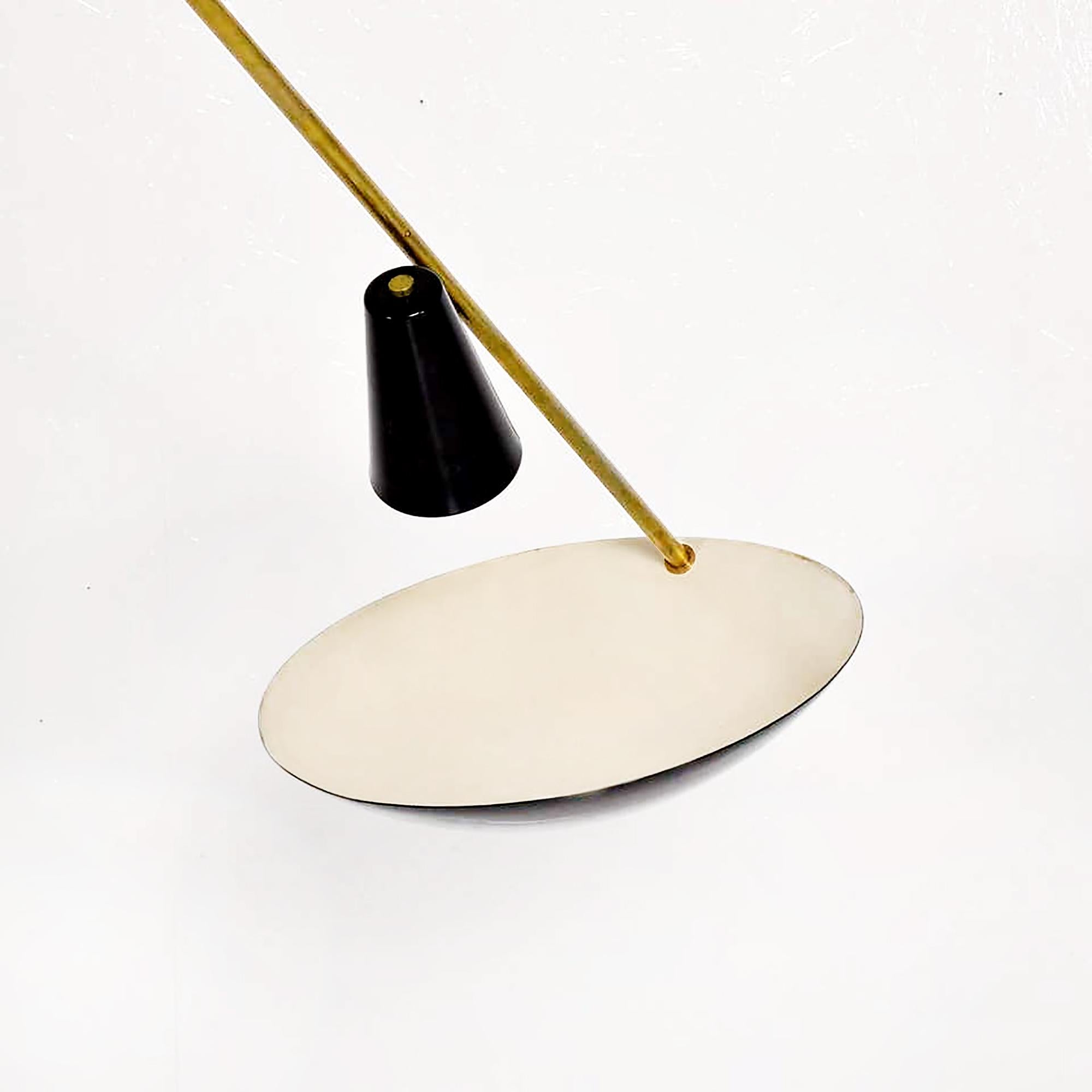 Counterbalancer Reflektor-Kronleuchter mit vier schwenkbaren Schirmen (21. Jahrhundert und zeitgenössisch) im Angebot