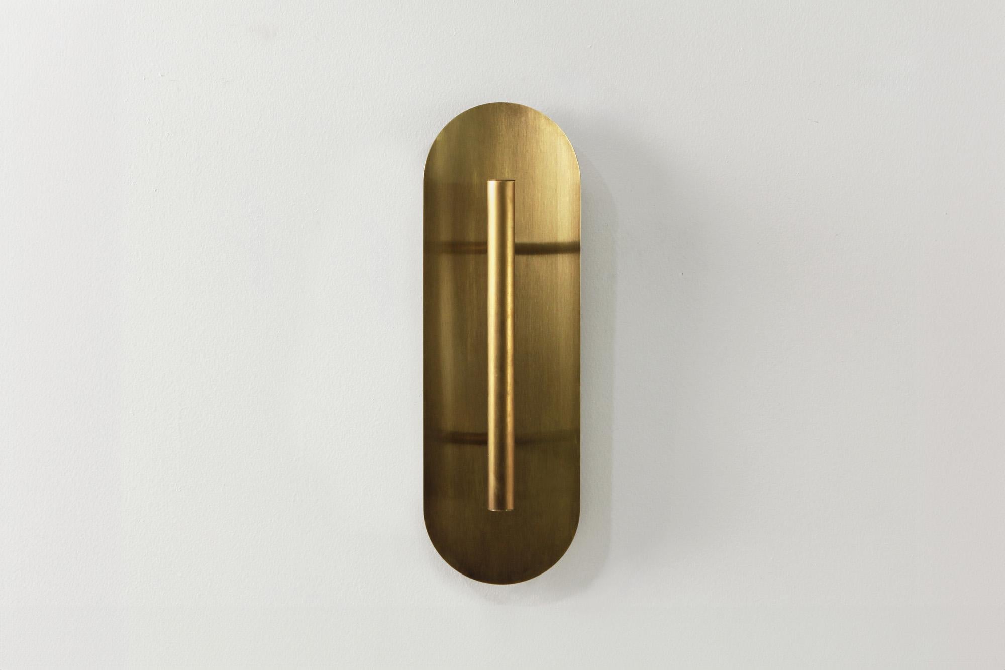 Fatto a mano Applique Reflector 450, apparecchio a LED, tutto in ottone invecchiato in vendita