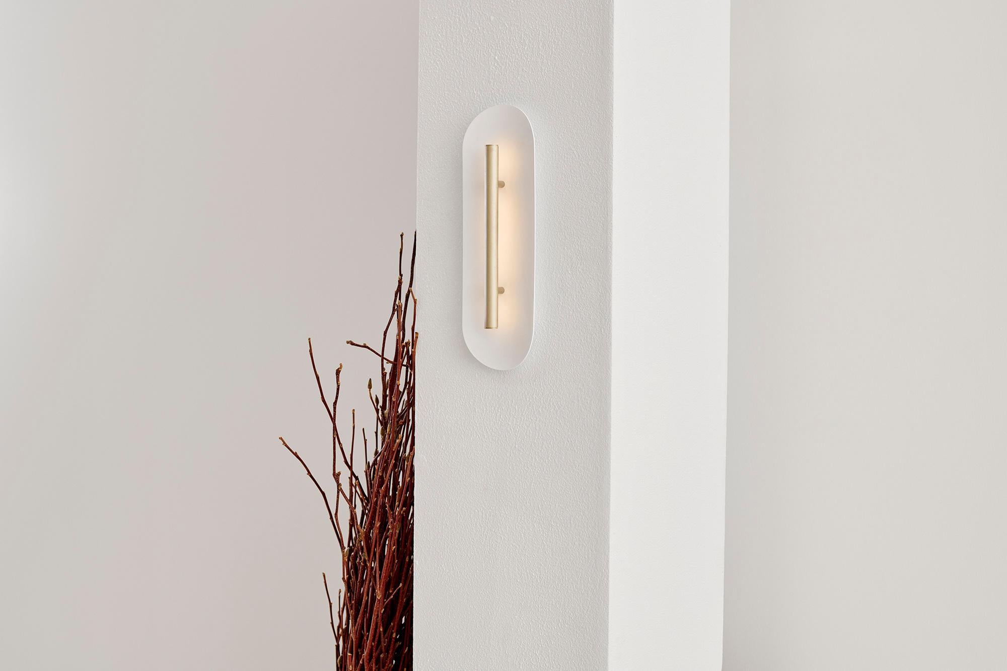 Moderne Reflector Wall Sconce 450, Lights LED, Satin Gold/ White Shade en vente