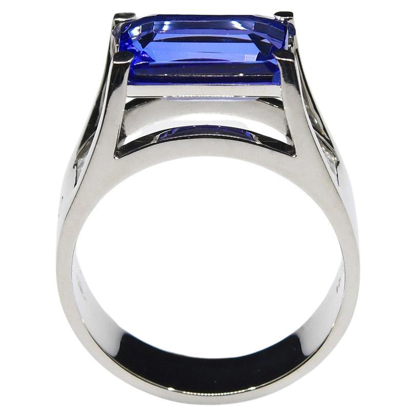 Reflet Ring with 3.97 Carat Tanzanite 2 Diamonds for 0.44 Carat on 7.9g 18k Gold For Sale