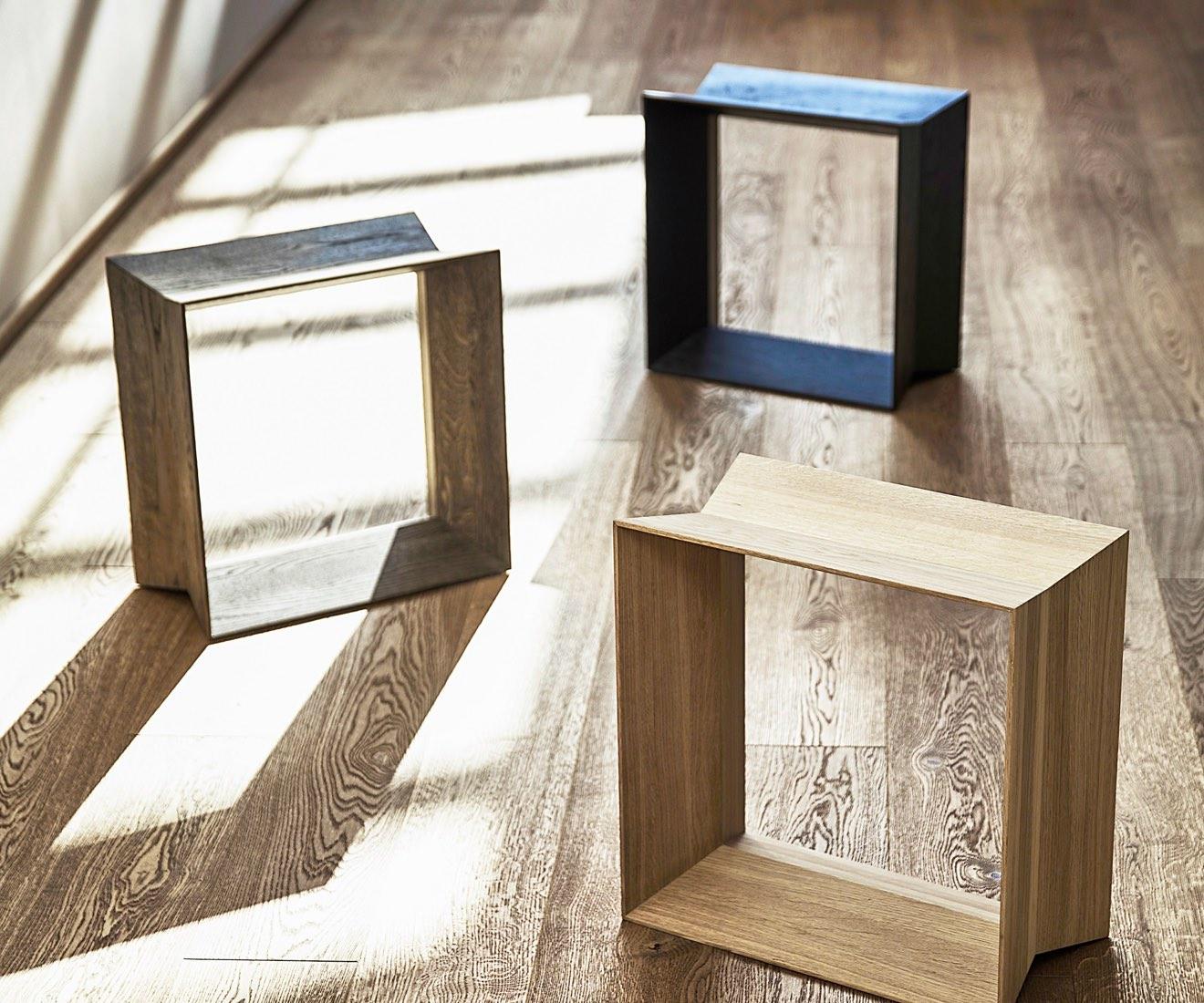 Le tabouret REFLEX est une approche sculpturale de l'assise confortable. Le tabouret est constitué d'une forme multipliée 8 fois. Le résultat est un tabouret simple dans une construction simple.

REFLEX convient à de nombreux contextes, que ce soit