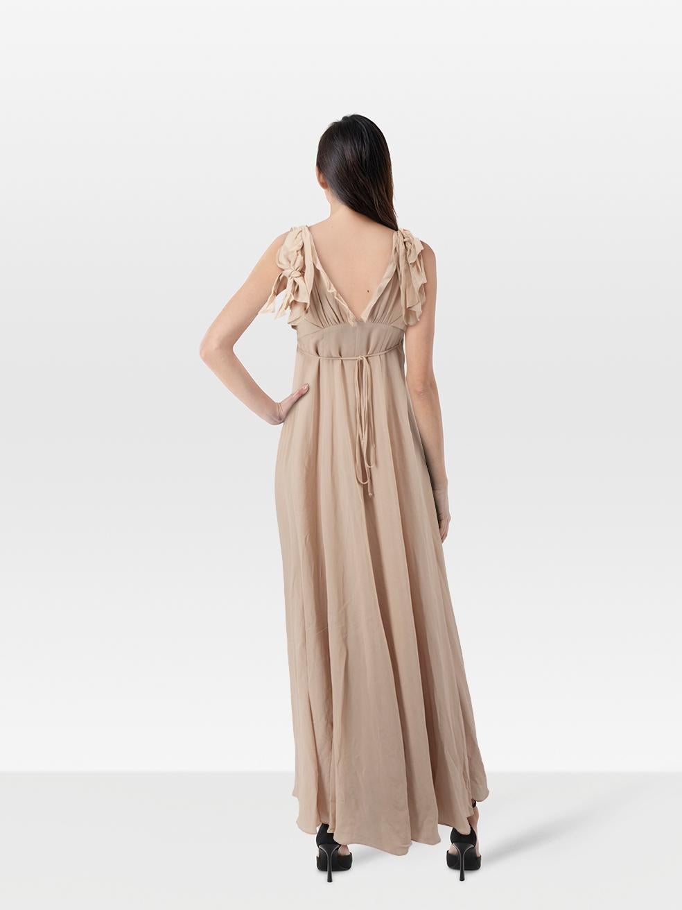 L'ÉTAT est très bon. L'usure de la robe est minime. Plucks to the weave sur le bas du devant sous la taille sur cet article de revente de concepteur Reformation utilisé.
 
 
 
 Détails
 
 
 Beige
 
 Viscose
 
 Robe portefeuille
 
 Maxi
 
 Fermeture