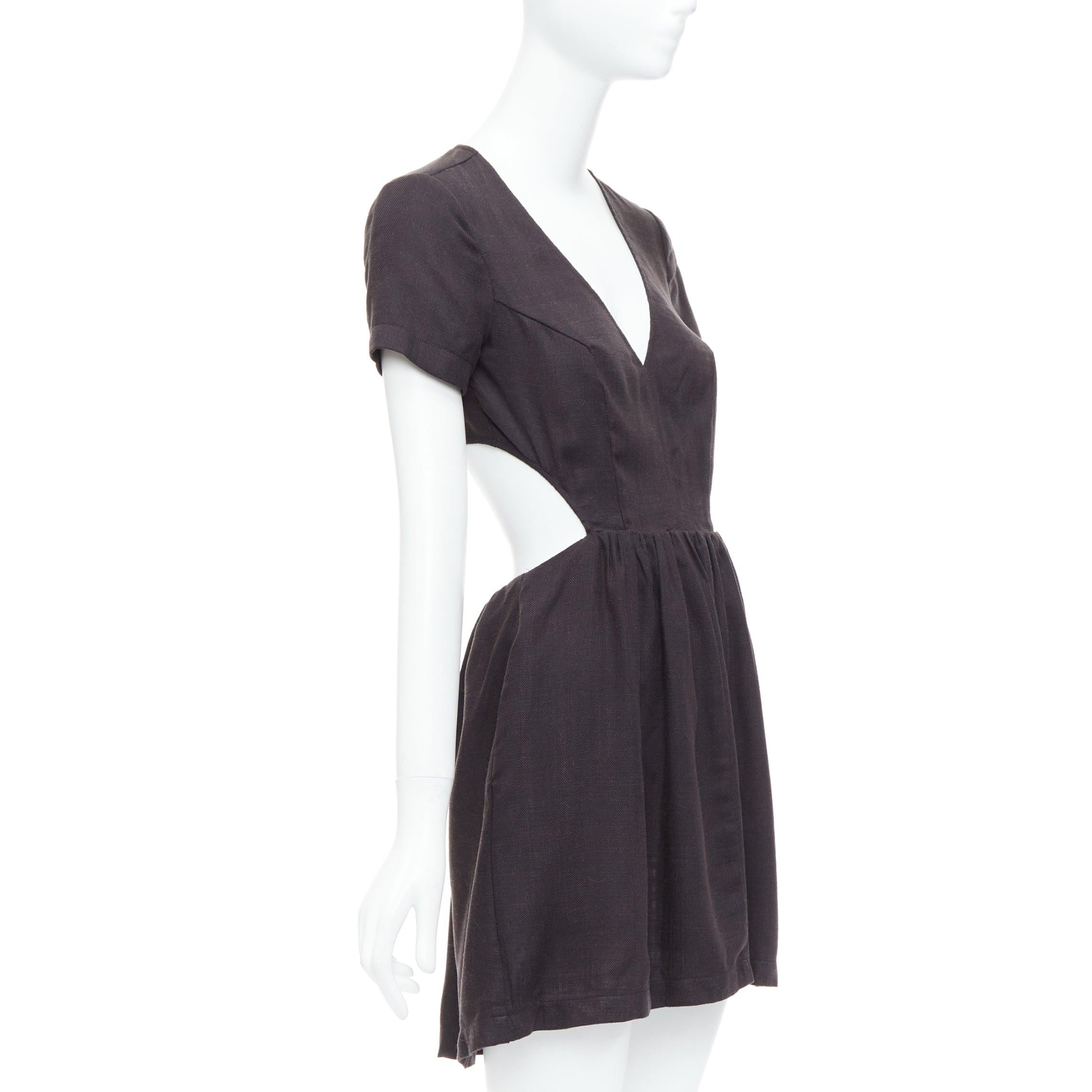 REFORMATION black open back V neck short sleeve mini dress US2 S
Reference: ECLO/A00006
Brand: Reformation
Material: Fabric
Color: Black
Pattern: Solid
Closure: Zip
Lining: Black Fabric
Made in: United States

CONDITION:
Condition: Excellent, this