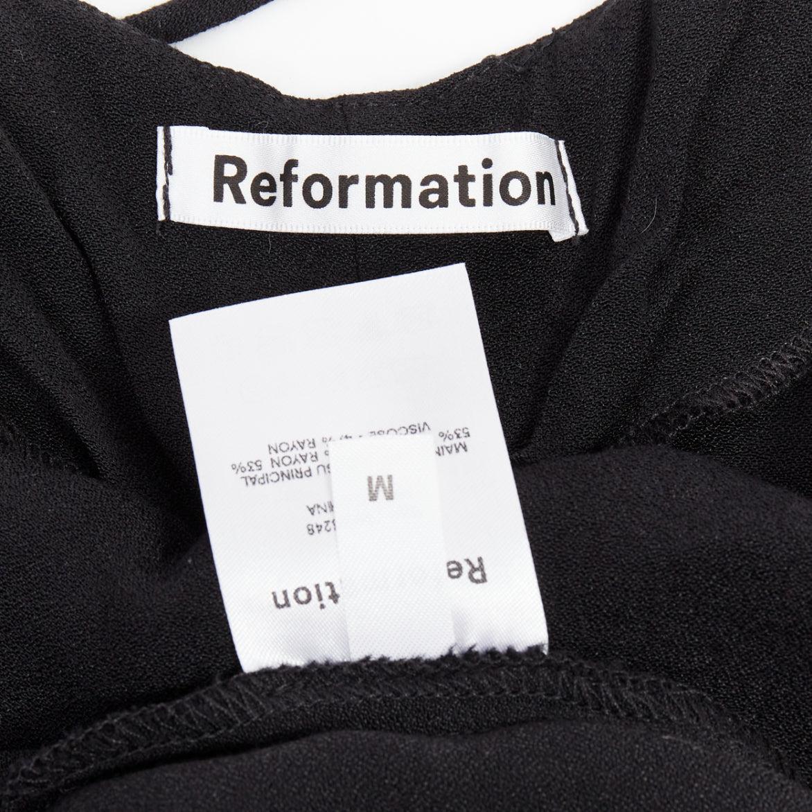 REFORMATION Robe midi à taille nouée et dos ouvert en mélange de viscose noir M en vente 3