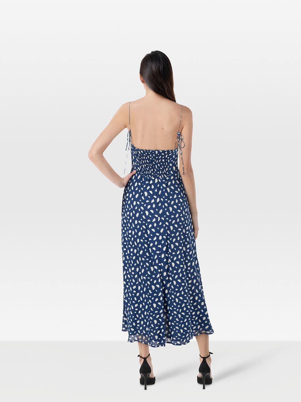 El ESTADO es Muy bueno. El vestido presenta un desgaste mínimo. Despluma el tejido en la parte delantera izquierda hacia el busto y en la parte delantera inferior izquierda por encima del dobladillo.
 
 Detalles
 
 
 Azul
 
 Viscosa
 
 Vestido
 
