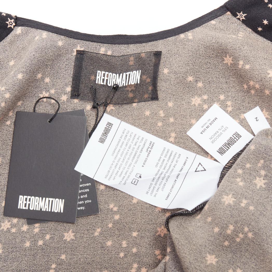 REFORMATION Courtney nero stampa stelle galattiche collo a V mini abito US2 S in vendita 3
