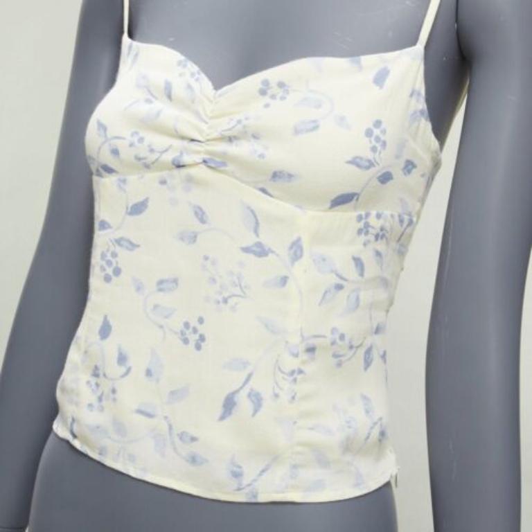 REFORMATION débardeur rétro à fronces imprimé floral bleu crème US2 S
Référence : SNKO/A00395
Marque : Reformation
Matériau : Viscose
Couleur : Crème, Bleu
Motif : Floral
Fermeture : élastique
Doublure : Tissu crème
Détails supplémentaires : Dos