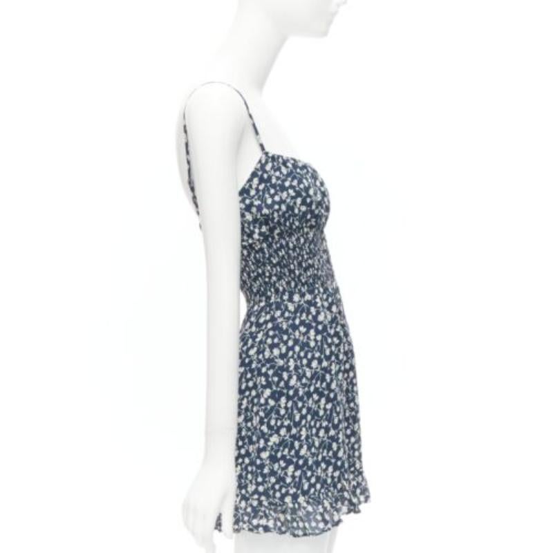 REFORMATION Elyse weißes marineblaues Minikleid mit gesmoktem Mieder US2 S im Zustand „Hervorragend“ im Angebot in Hong Kong, NT