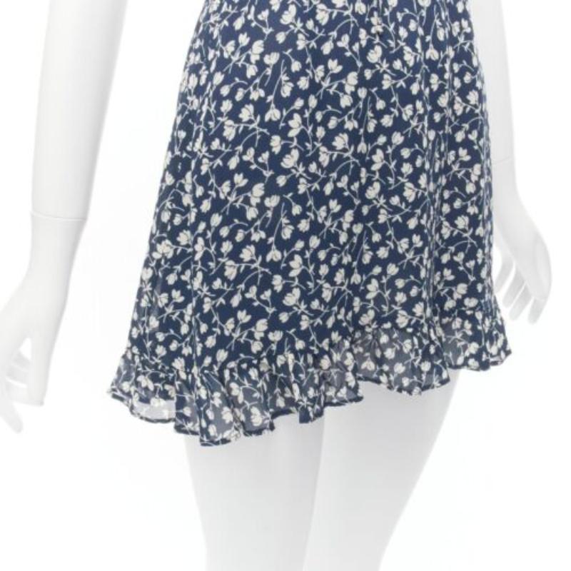 REFORMATION Elyse weißes marineblaues Minikleid mit gesmoktem Mieder US2 S im Angebot 2