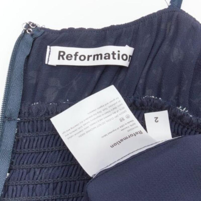 REFORMATION Elyse weißes marineblaues Minikleid mit gesmoktem Mieder US2 S im Angebot 3