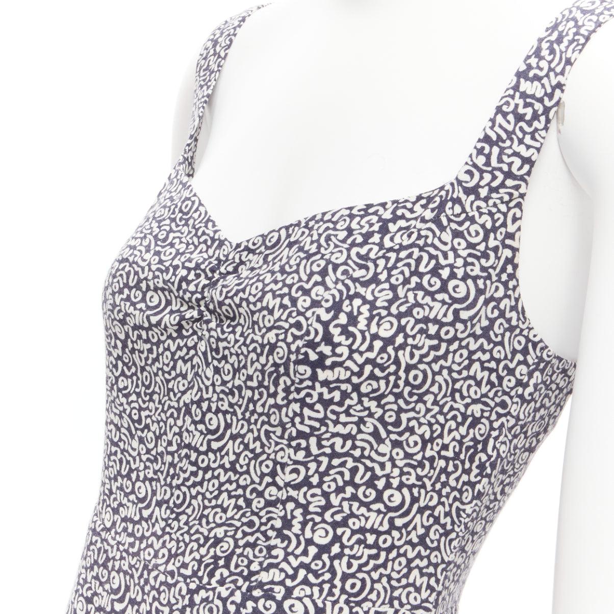 REFORMATION Fairfax navy blue white doodle print sweetheart mini dress US0 XS
Reference: SNKO/A00404
Brand: Reformation
Model: Fairfax
Material: Viscose, Blend
Color: White, Navy
Pattern: Graffiti
Closure: Zip
Extra Details: Sunny-day meetups get