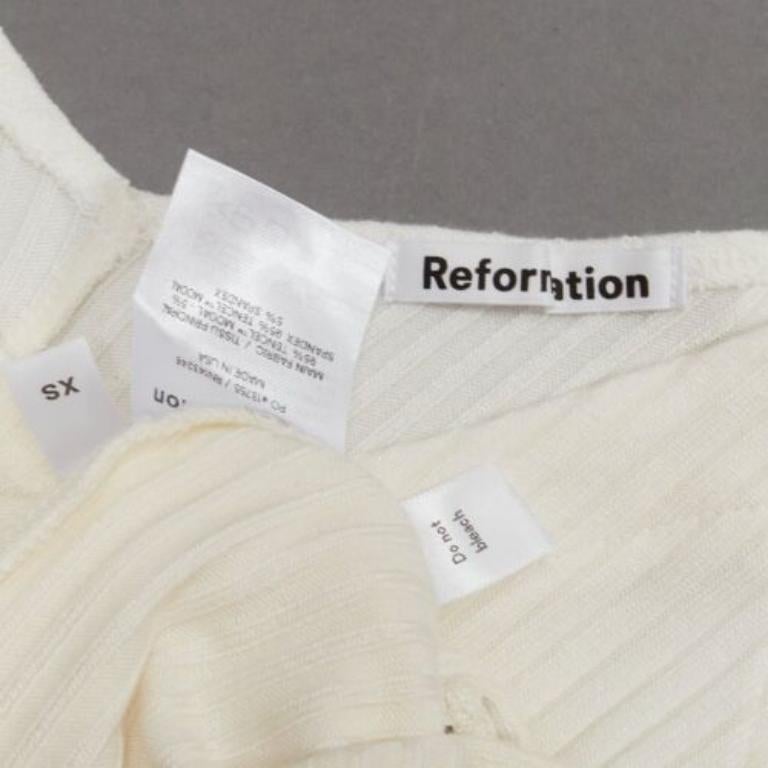 REFORMATION Giorgia crema, conchiglia a coste con passanti per il collo a V XS in vendita 3