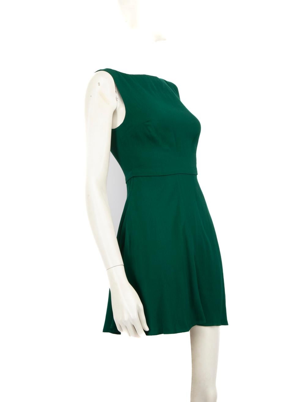 L'ÉTAT est Jamais porté, avec les étiquettes. Aucune usure visible de la robe n'est visible sur ce nouvel article de revente Reformation designer.
 

 

 

 Détails
 

 

 Vert
 

 Viscose
 

 Robe
 

 Sans manches
 

 Mini
 

 Jupe évasée
 

 Col