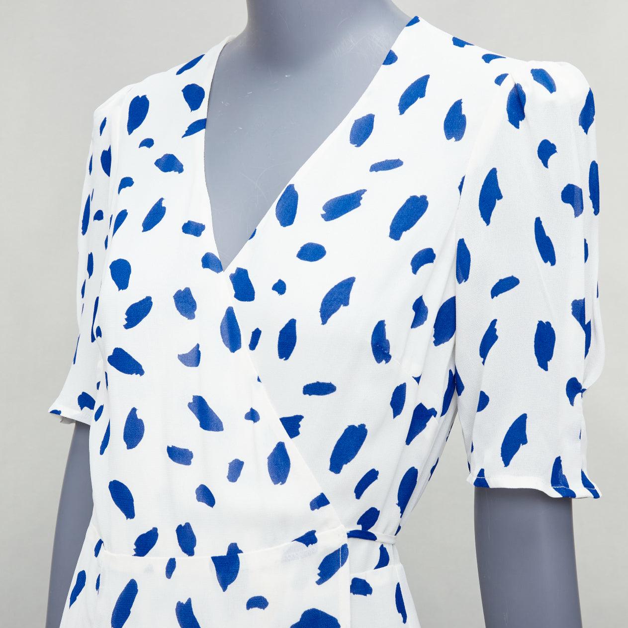 REFORMATION Lucky blue white Dalmatian print puff sleeve wrap dress M
Reference: ECLO/A00007
Brand: Reformation
Model: Lucky
Material: Viscose
Color: Blue, White
Pattern: Abstract
Closure: Wrap Tie
Extra Details: Lightweight georgette fabric, deep