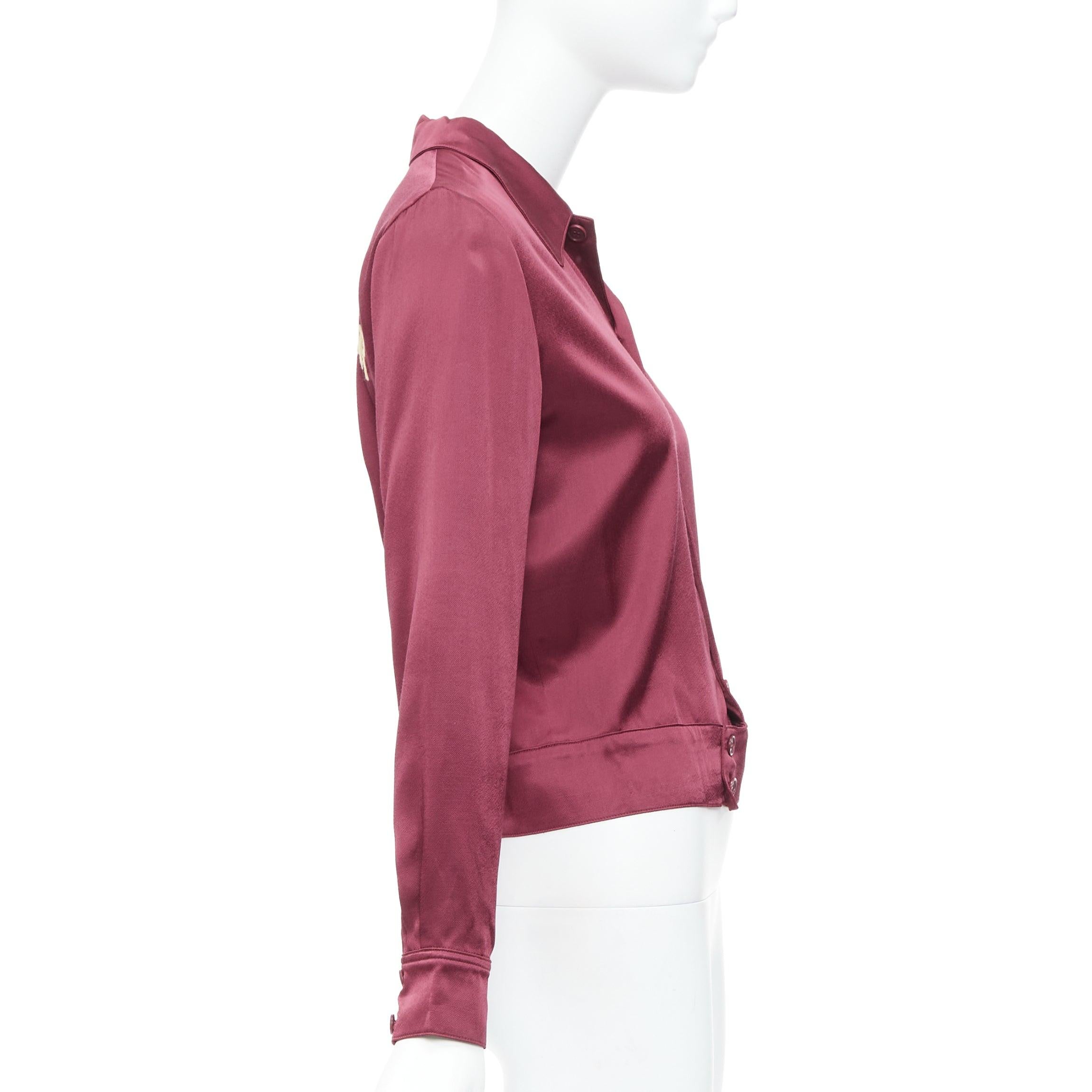 REFORMATION veste crop en satin rouge brodée Not Your Baby XS Excellent état - En vente à Hong Kong, NT